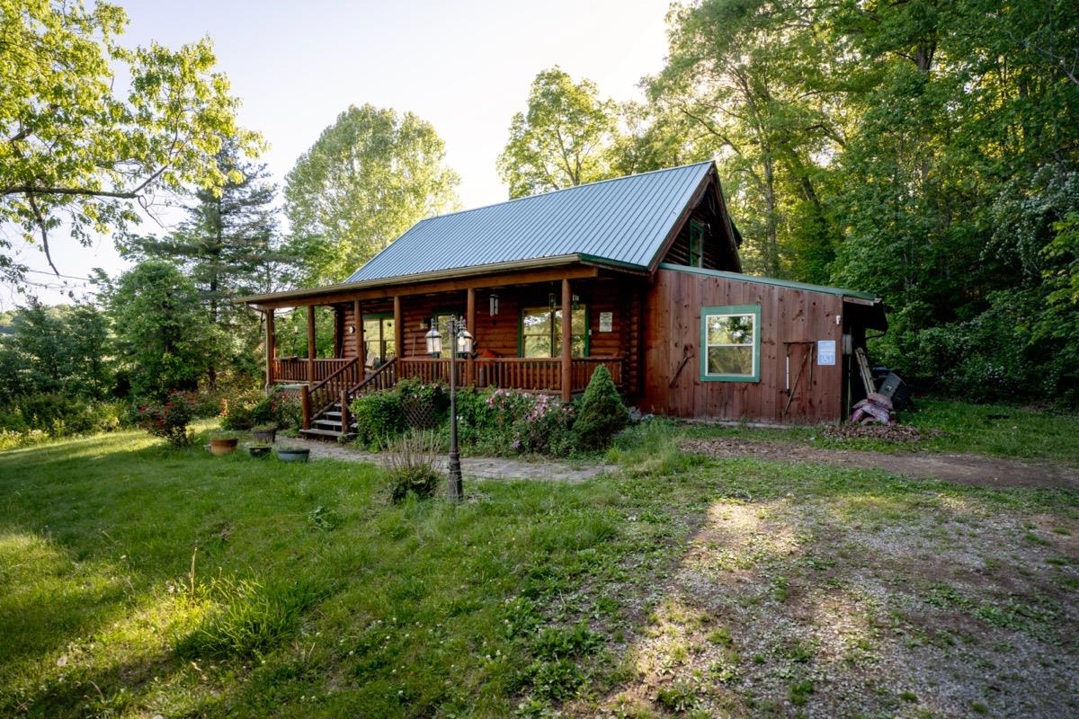 https://zimg.paragon.ice.com/ParagonImages/Property/PH/AABRKY/60579/5/0/0/540427d5588b2ec95807d8b54194db49/0/53e51ce8852936fda17d08f57aae076d/60579-e3b0224a-25d0-4a7e-aaa3-1065d534f06c.JPG