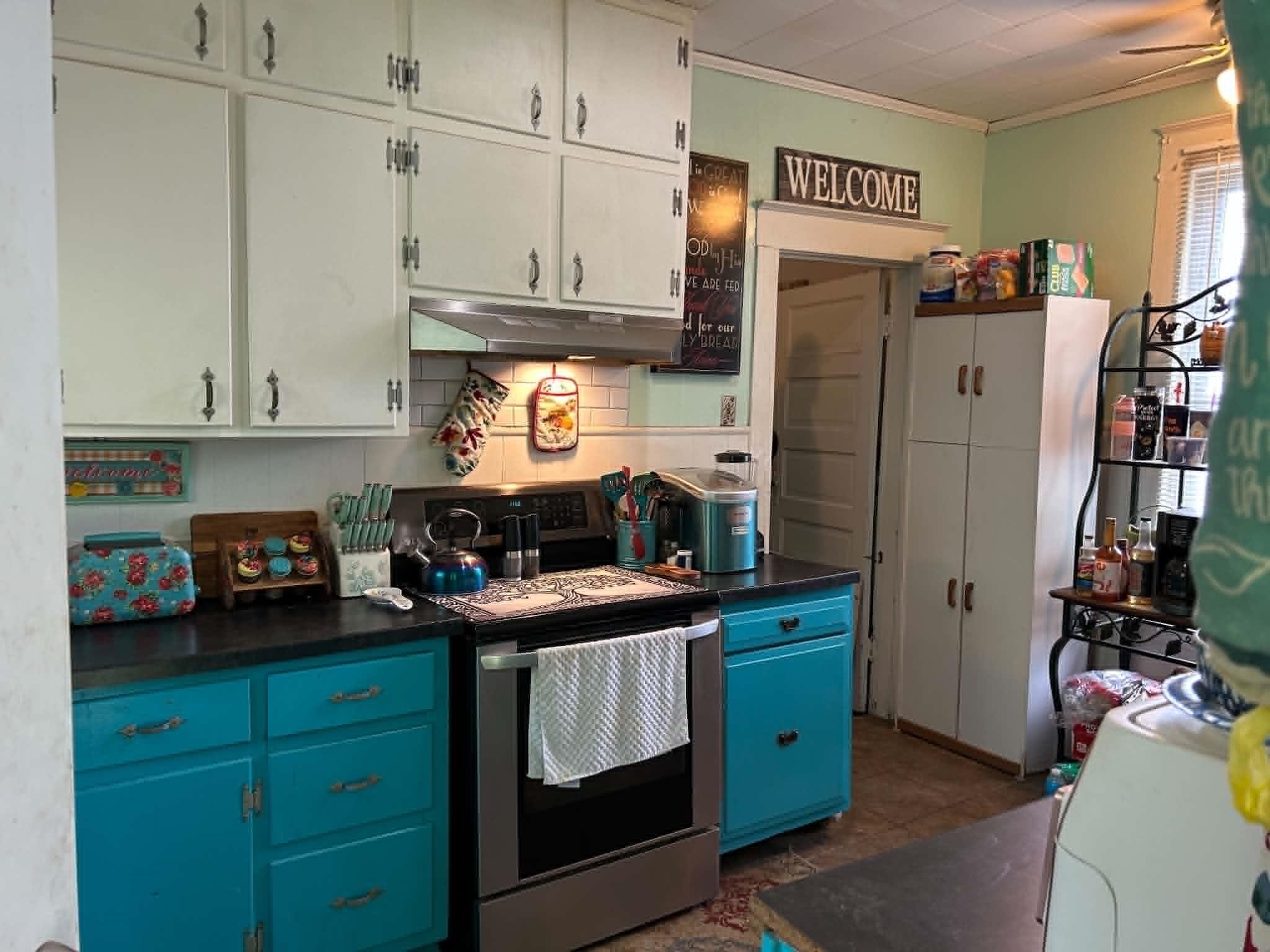 https://zimg.paragon.ice.com/ParagonImages/Property/PH/AABRKY/60586/3/0/0/f1f13565501843d7aa79501d38e0b665/0/65b96a44d660967a745a51a93f8e675b/60586-d1087f71-c1ba-4eae-98ed-6e296f73d4d6.JPG