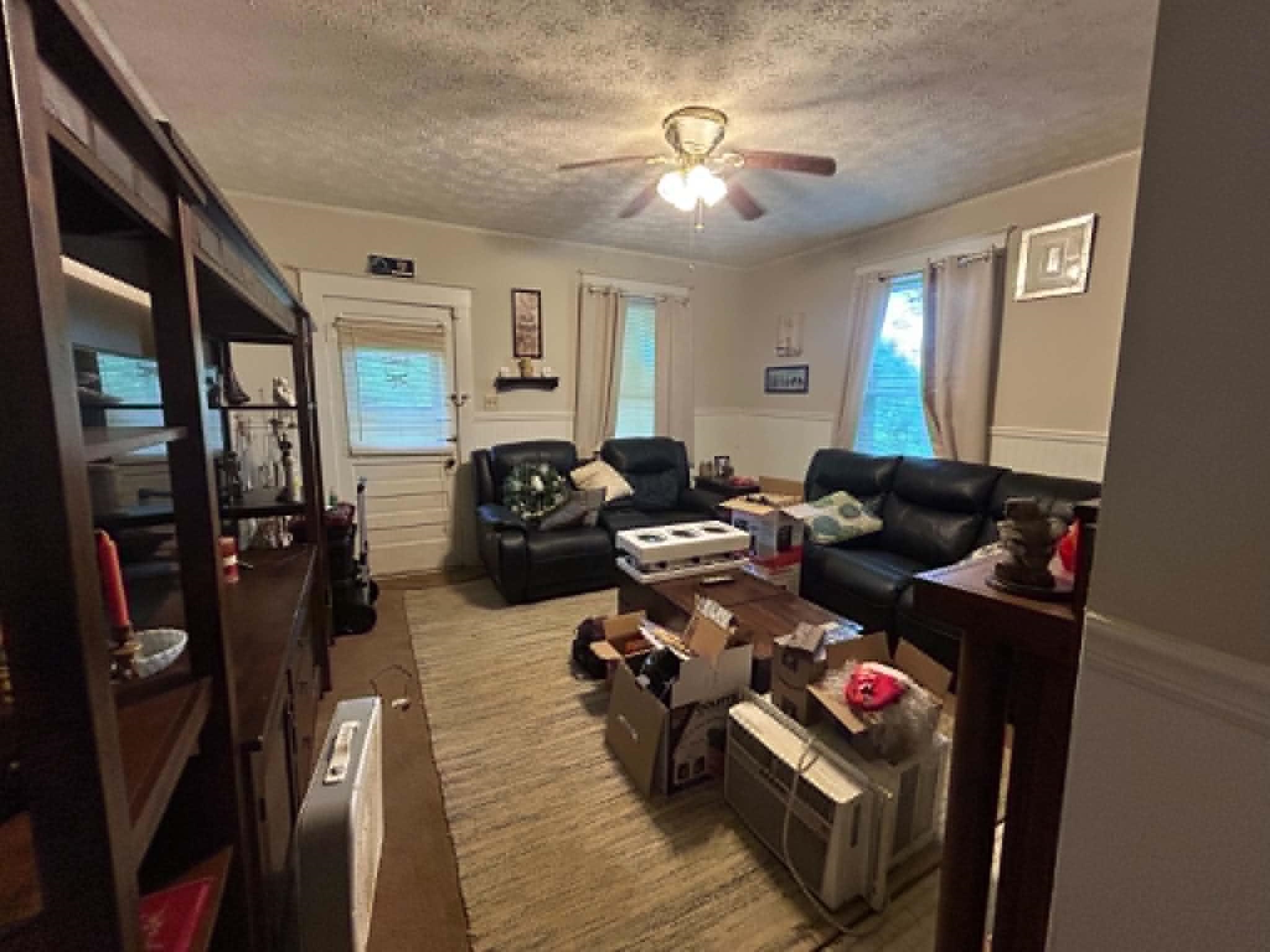 https://zimg.paragon.ice.com/ParagonImages/Property/PH/AABRKY/60586/7/0/0/de974d6cf59199dc7fb2dacdecde2635/0/65b96a44d660967a745a51a93f8e675b/60586-99536664-f731-4277-9b62-1b7447a807d4.JPG