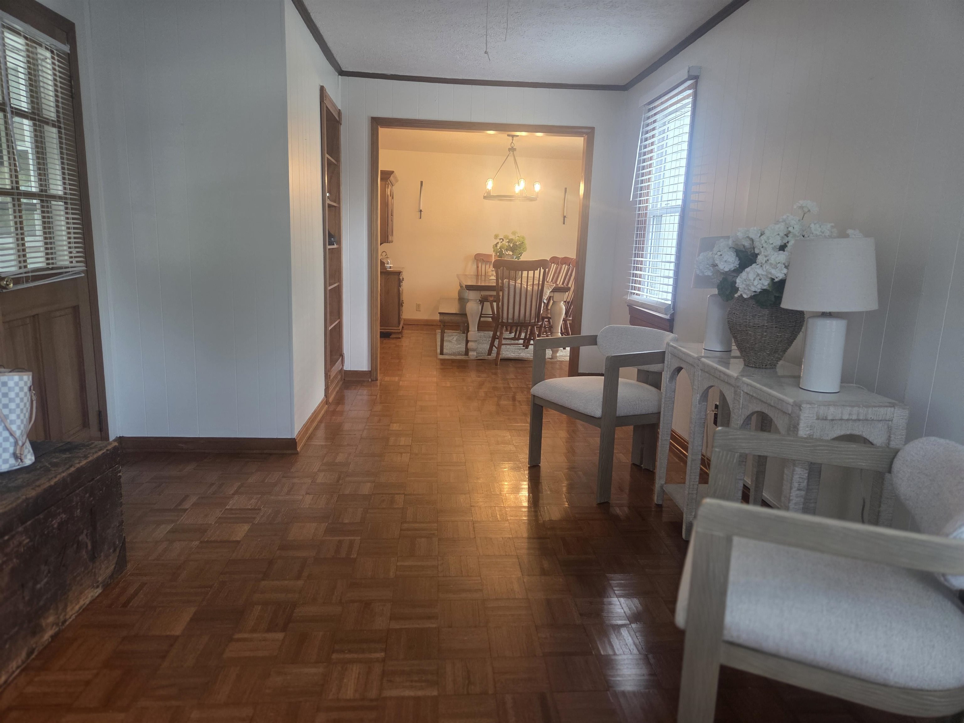 https://zimg.paragon.ice.com/ParagonImages/Property/PH/AABRKY/60590/10/0/0/43e102ba81e40679878423f5e9a64e2f/0/caf5cba7487d6dfcdfb5bcd2b1f72c83/60590-feb99a01-61ba-4721-a849-4308326e17a4.JPG