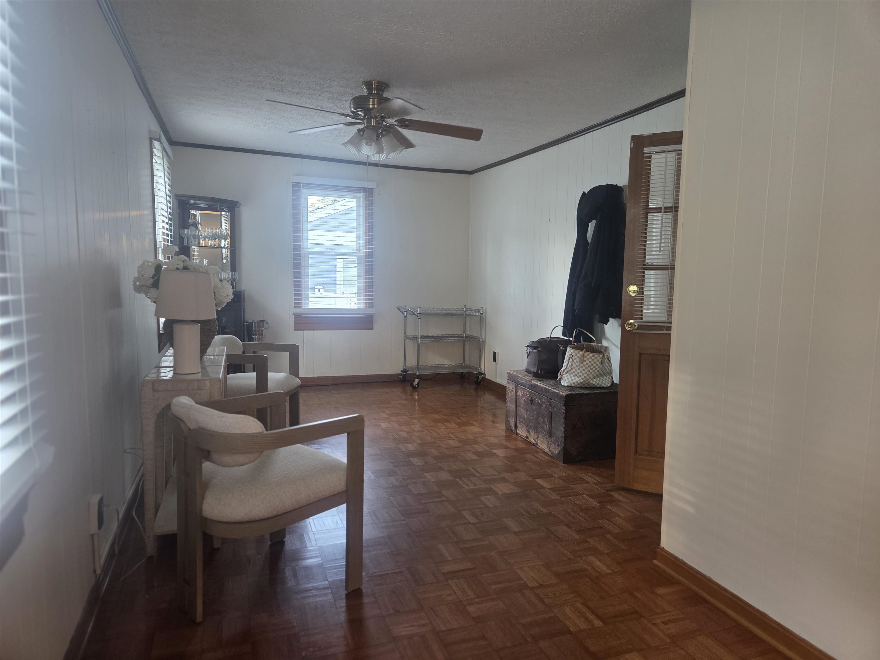 https://zimg.paragon.ice.com/ParagonImages/Property/PH/AABRKY/60590/11/0/0/42e036d551fbb6d2b373a748f60f69fd/0/caf5cba7487d6dfcdfb5bcd2b1f72c83/60590-a0b1f303-865c-4f94-a820-0c5e5a62a8a8.JPG