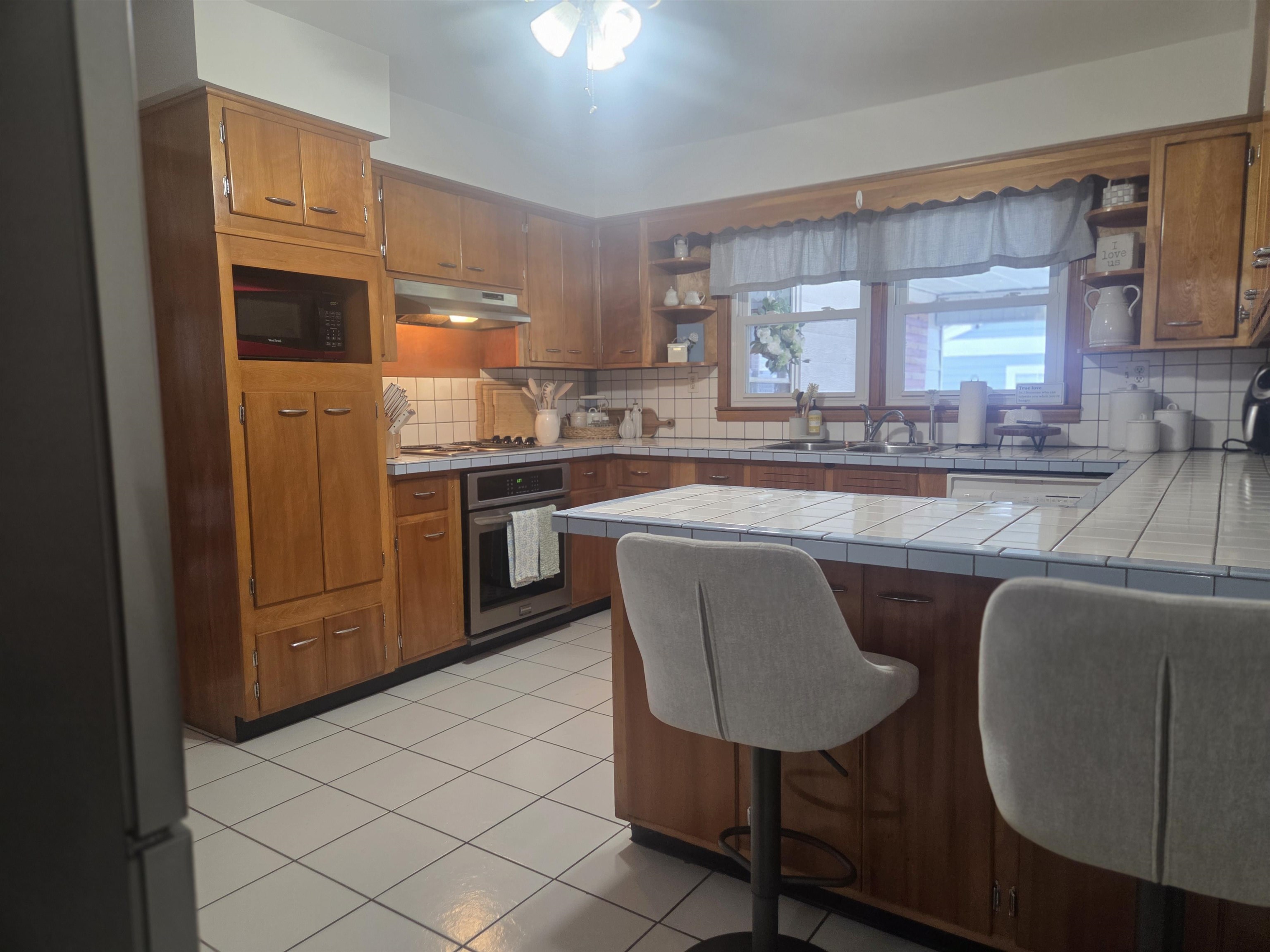 https://zimg.paragon.ice.com/ParagonImages/Property/PH/AABRKY/60590/4/0/0/e7c870ad51787f8eaed1d433d9c5d083/0/caf5cba7487d6dfcdfb5bcd2b1f72c83/60590-88fec0bd-60f7-45a8-8f4c-7eb551af5406.JPG
