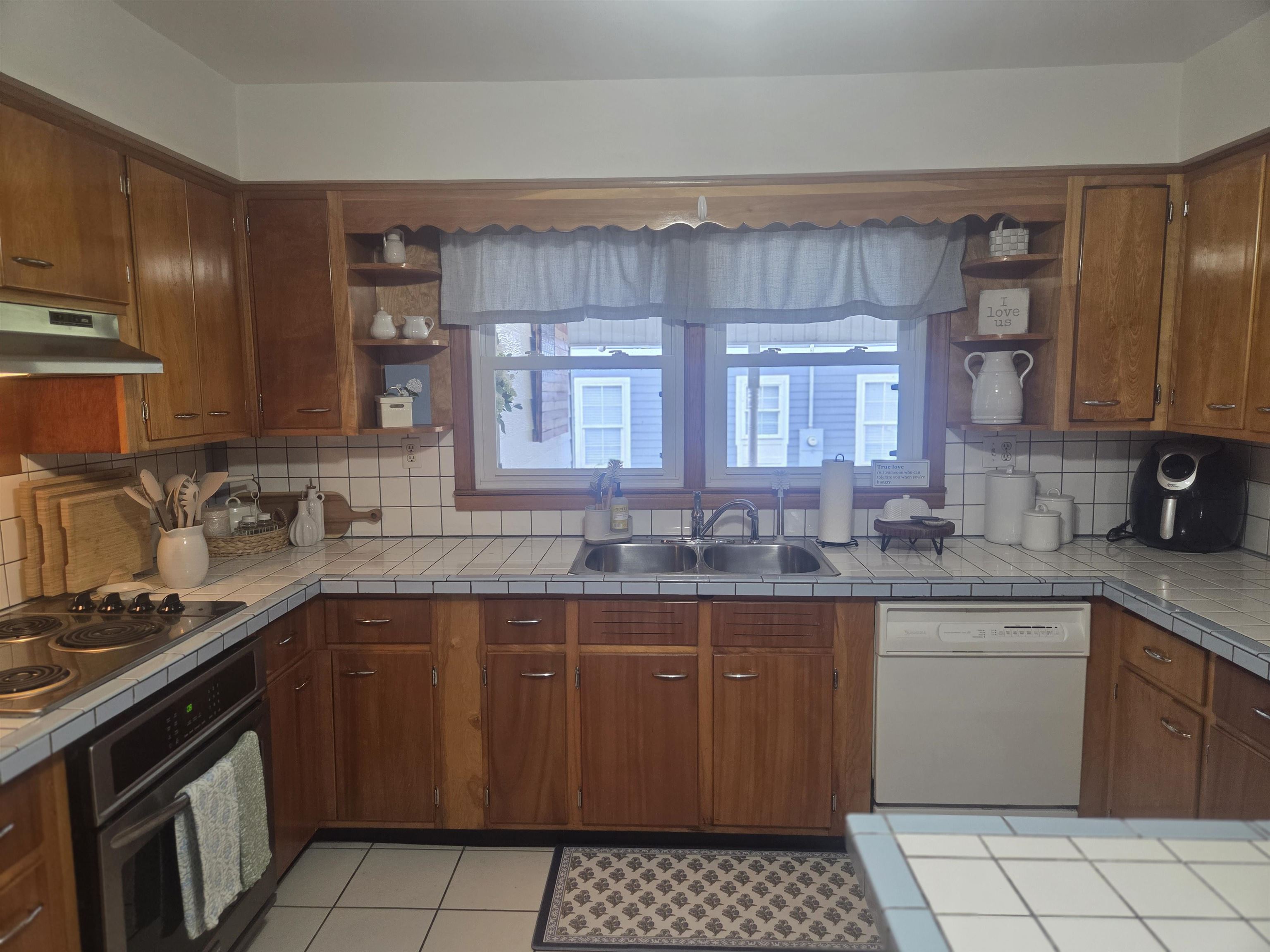 https://zimg.paragon.ice.com/ParagonImages/Property/PH/AABRKY/60590/5/0/0/25dbd255732cfaf88fd5cef0f6046945/0/caf5cba7487d6dfcdfb5bcd2b1f72c83/60590-b555abb3-51f4-4598-a6fd-7af0c9e00045.JPG