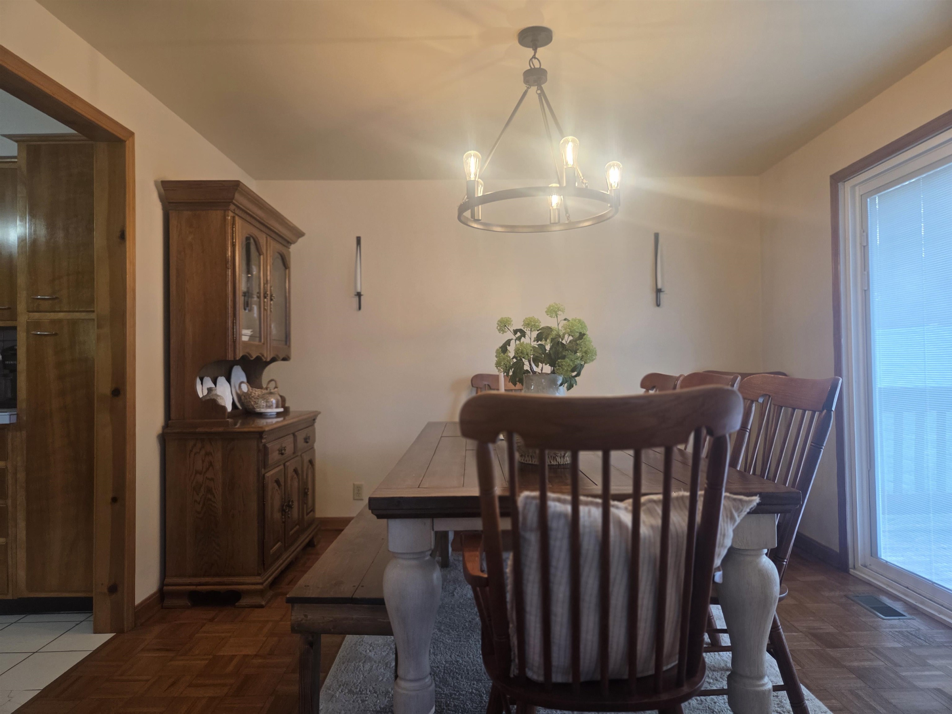 https://zimg.paragon.ice.com/ParagonImages/Property/PH/AABRKY/60590/7/0/0/55956953ce7f1b601804838d21ba3977/0/caf5cba7487d6dfcdfb5bcd2b1f72c83/60590-098b8c90-eafa-42d0-85cc-932c42c0c825.JPG
