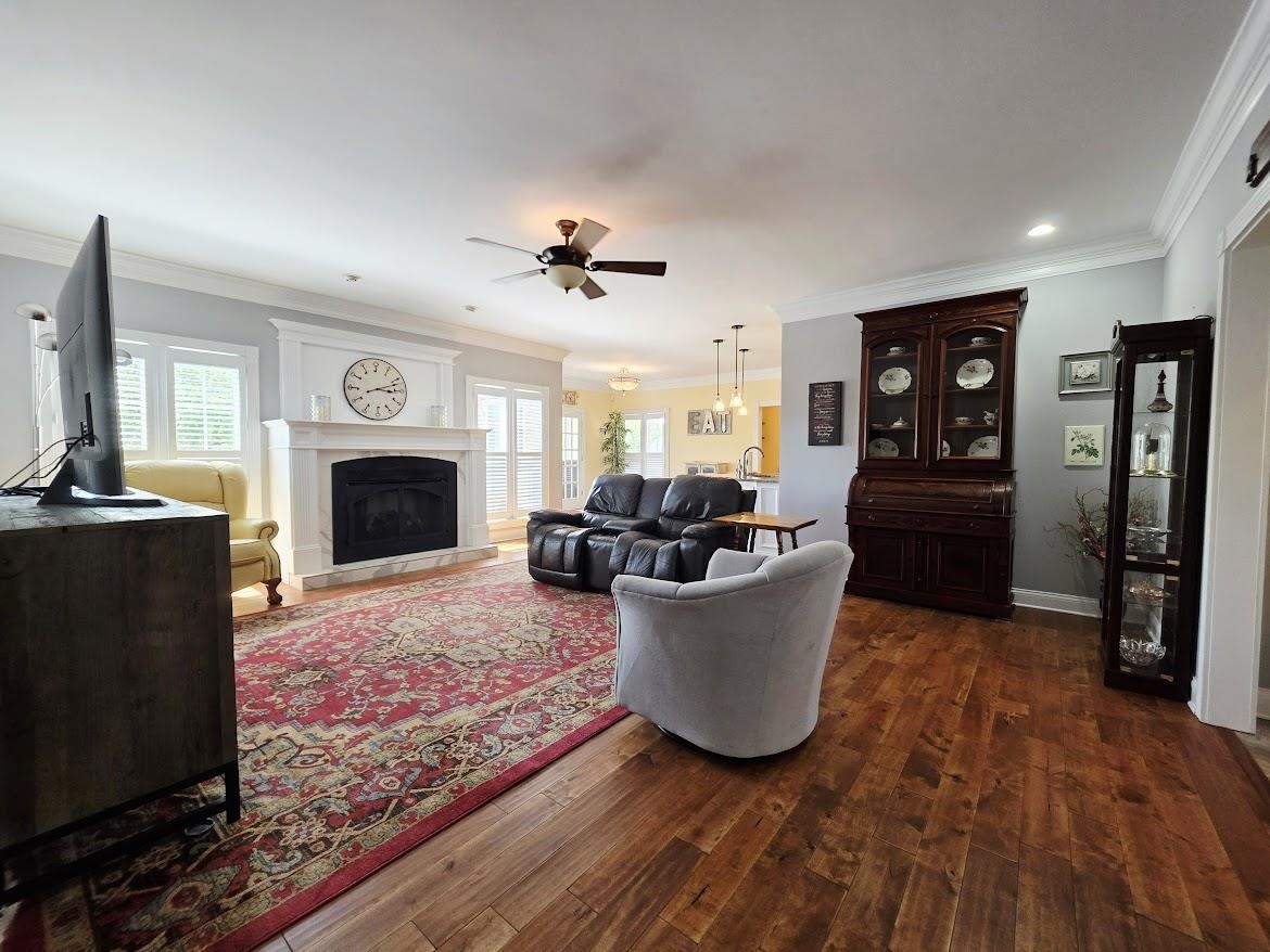 296 Lakeview Circle