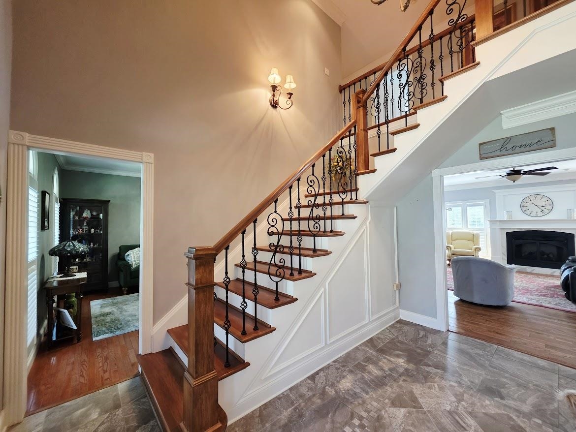 296 Lakeview Circle