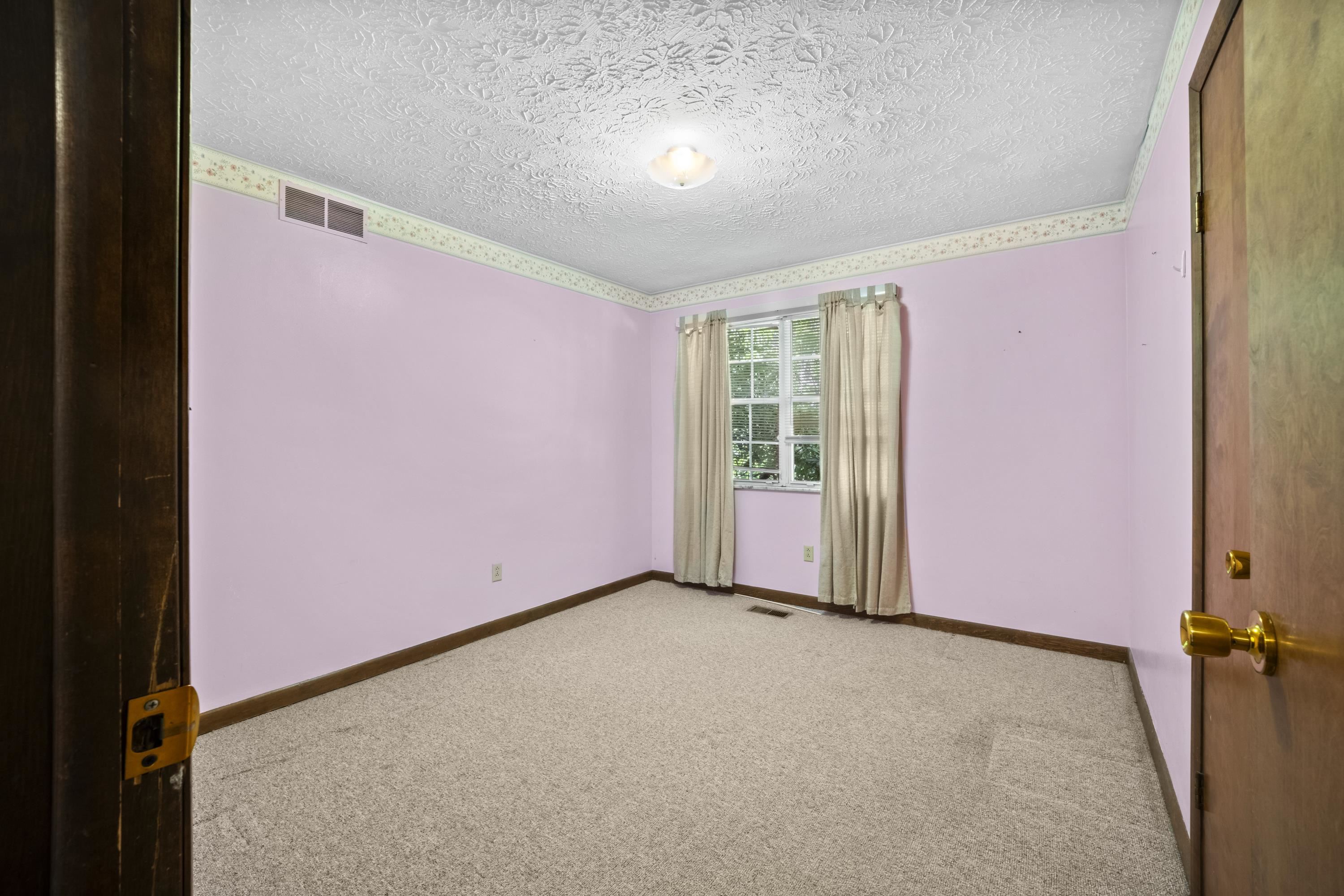 https://zimg.paragon.ice.com/ParagonImages/Property/PH/AABRKY/60597/13/0/0/a132a3bf34af14538248b8fbda2f67a0/0/dcaf71b39d49da85d8e991cf0c5d81c5/60597-4044b5a5-c696-4c21-a2c6-23a9f960b4b5.JPG