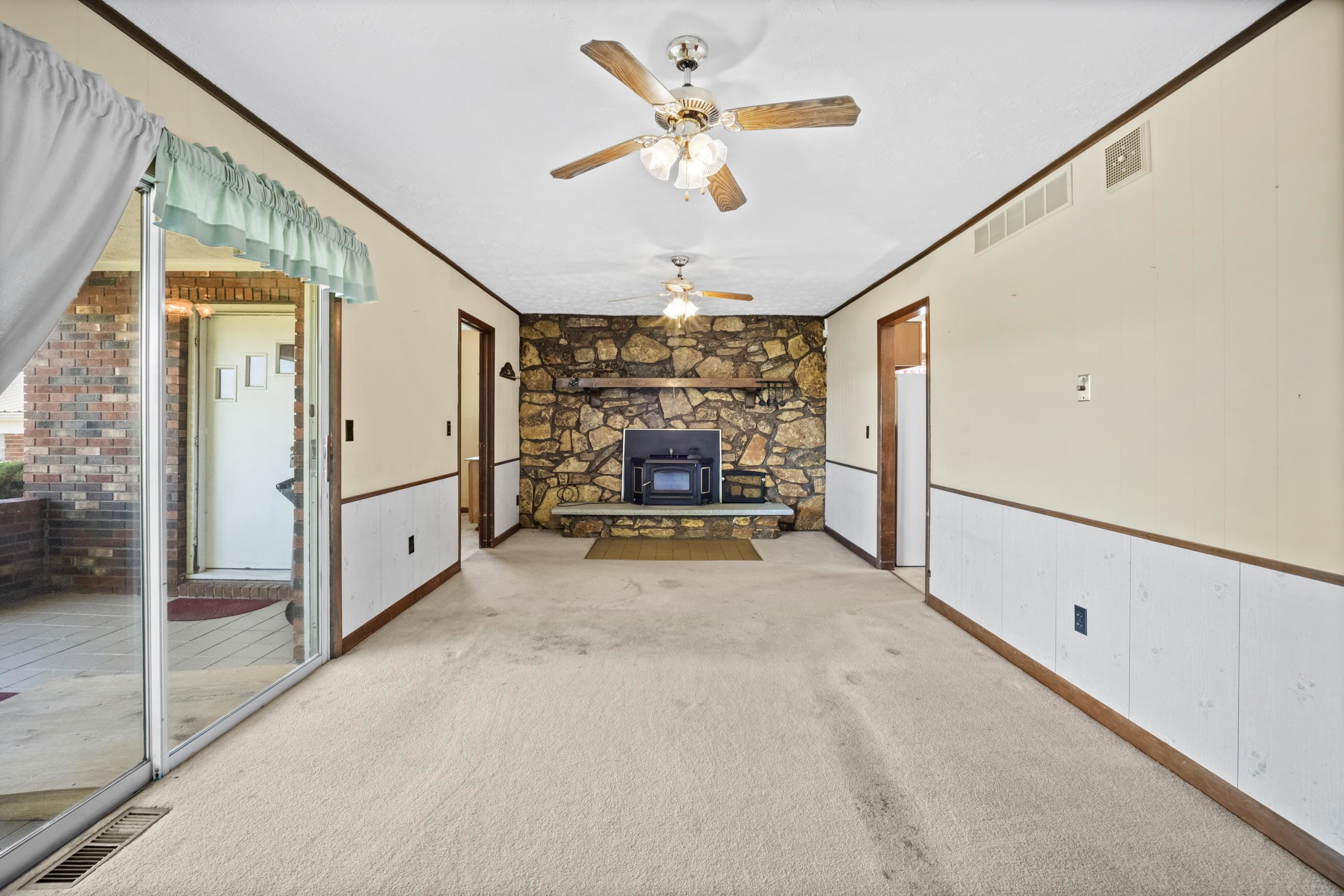 https://zimg.paragon.ice.com/ParagonImages/Property/PH/AABRKY/60597/4/0/0/d767851ff4747433c36f23eab948bcb4/0/dcaf71b39d49da85d8e991cf0c5d81c5/60597-3da44d5a-4ca7-416f-9647-496affc5eee3.JPG