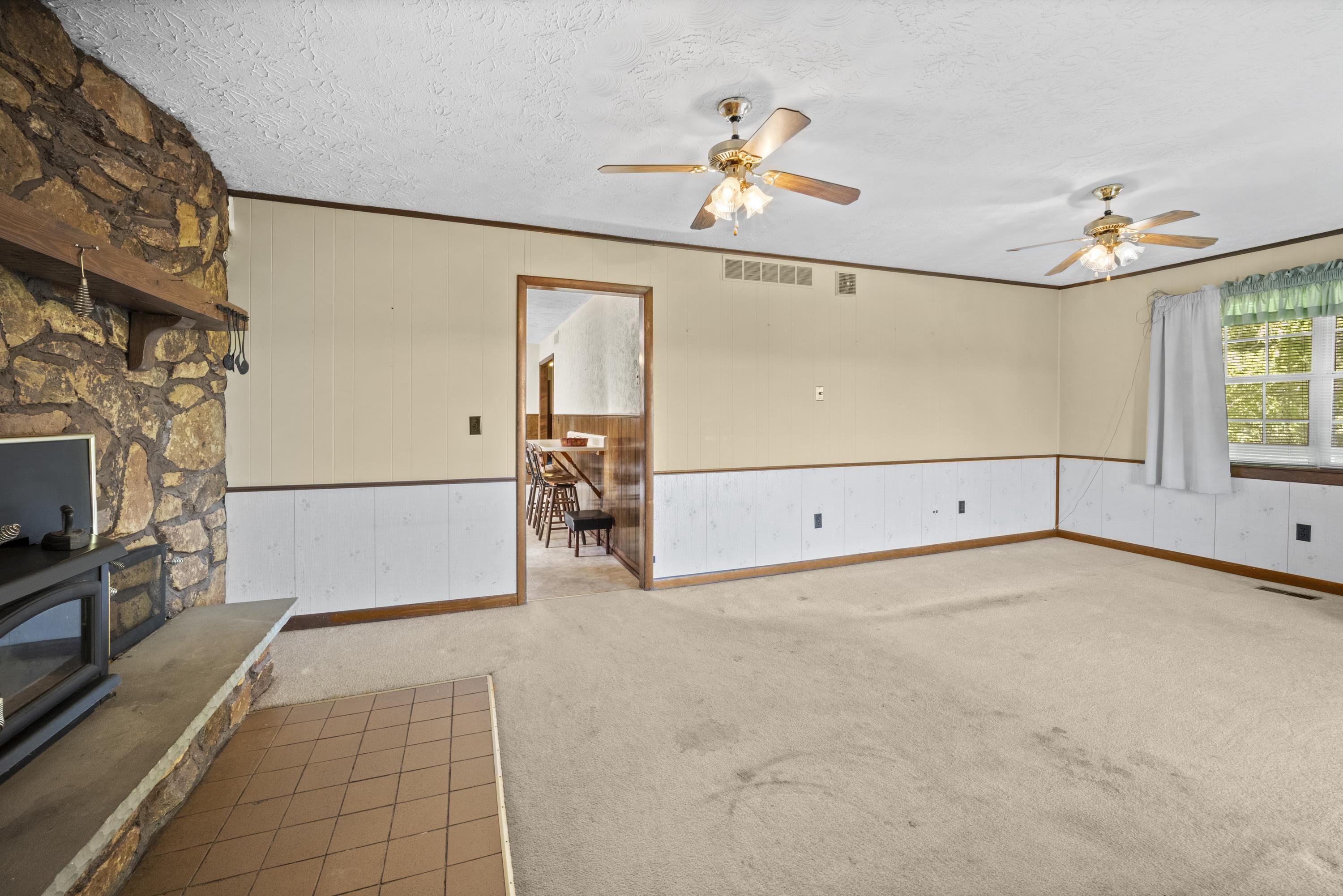 https://zimg.paragon.ice.com/ParagonImages/Property/PH/AABRKY/60597/6/0/0/0341237da5816917ae5c2a3a4651d1b5/0/dcaf71b39d49da85d8e991cf0c5d81c5/60597-e26aac1a-ec76-4c5c-b5a1-01831d5e8055.JPG