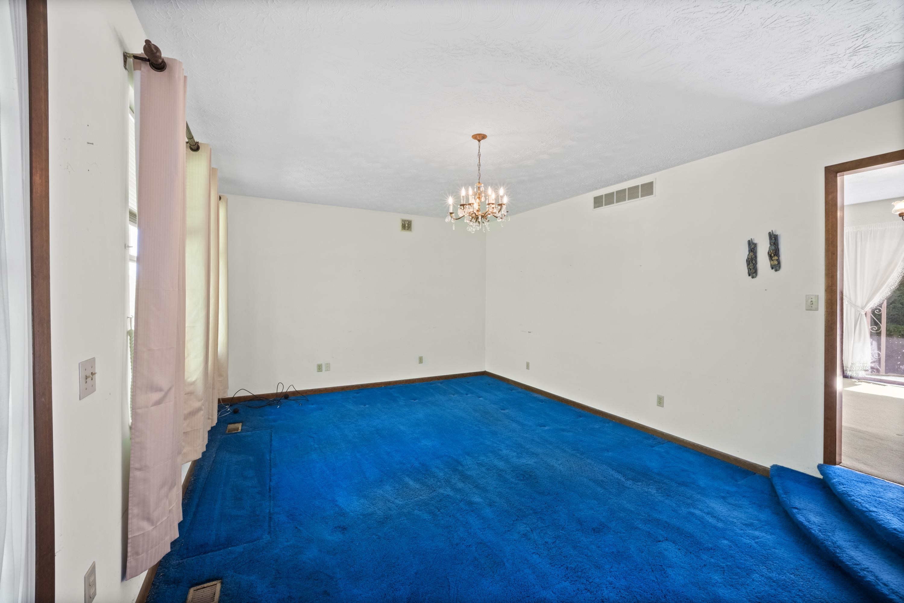 https://zimg.paragon.ice.com/ParagonImages/Property/PH/AABRKY/60597/7/0/0/fd0425725e4246af5d842fad562d5f6c/0/dcaf71b39d49da85d8e991cf0c5d81c5/60597-83b6c9bd-1a40-47eb-ac83-46f102b23a97.JPG