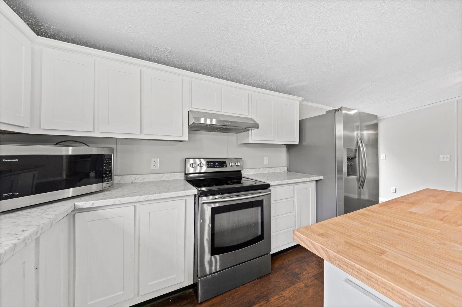 https://zimg.paragon.ice.com/ParagonImages/Property/PH/AABRKY/60602/7/0/0/36e4bc7716b954f2915643acf92cf5bc/0/452056d0cd529124ea75e6256efa4882/60602-35fdf53a-cdfc-4cc4-b535-8c86f9142150.JPG