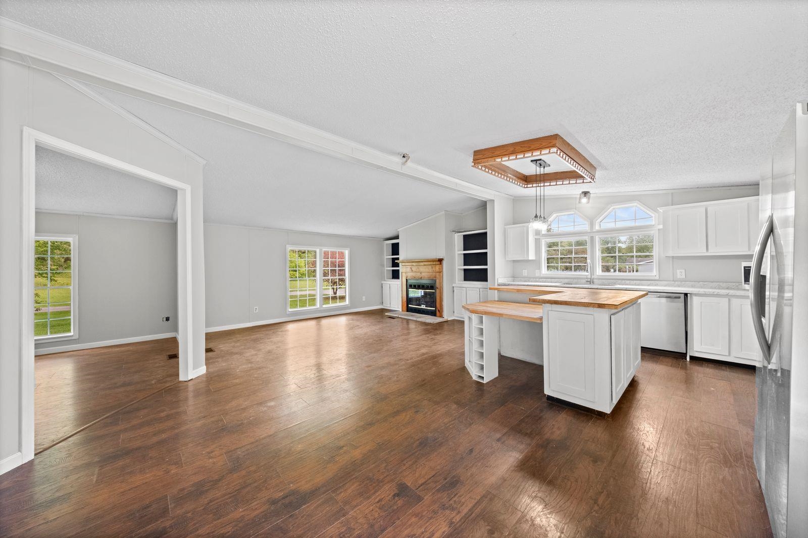 https://zimg.paragon.ice.com/ParagonImages/Property/PH/AABRKY/60602/8/0/0/77dc04b36e8f52e4ad47d75d823008f8/0/452056d0cd529124ea75e6256efa4882/60602-39e7e279-ca39-4134-a227-c7756e7d8676.JPG