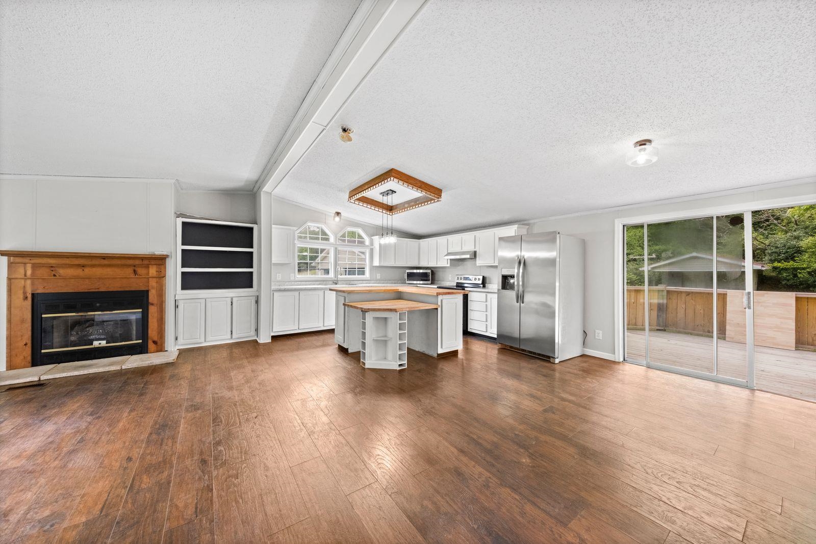 https://zimg.paragon.ice.com/ParagonImages/Property/PH/AABRKY/60602/9/0/0/be50b613a8be5188fd84d56723096ae5/0/452056d0cd529124ea75e6256efa4882/60602-0d8b8ad6-9e5c-4279-ac41-6be281a7ee3f.JPG