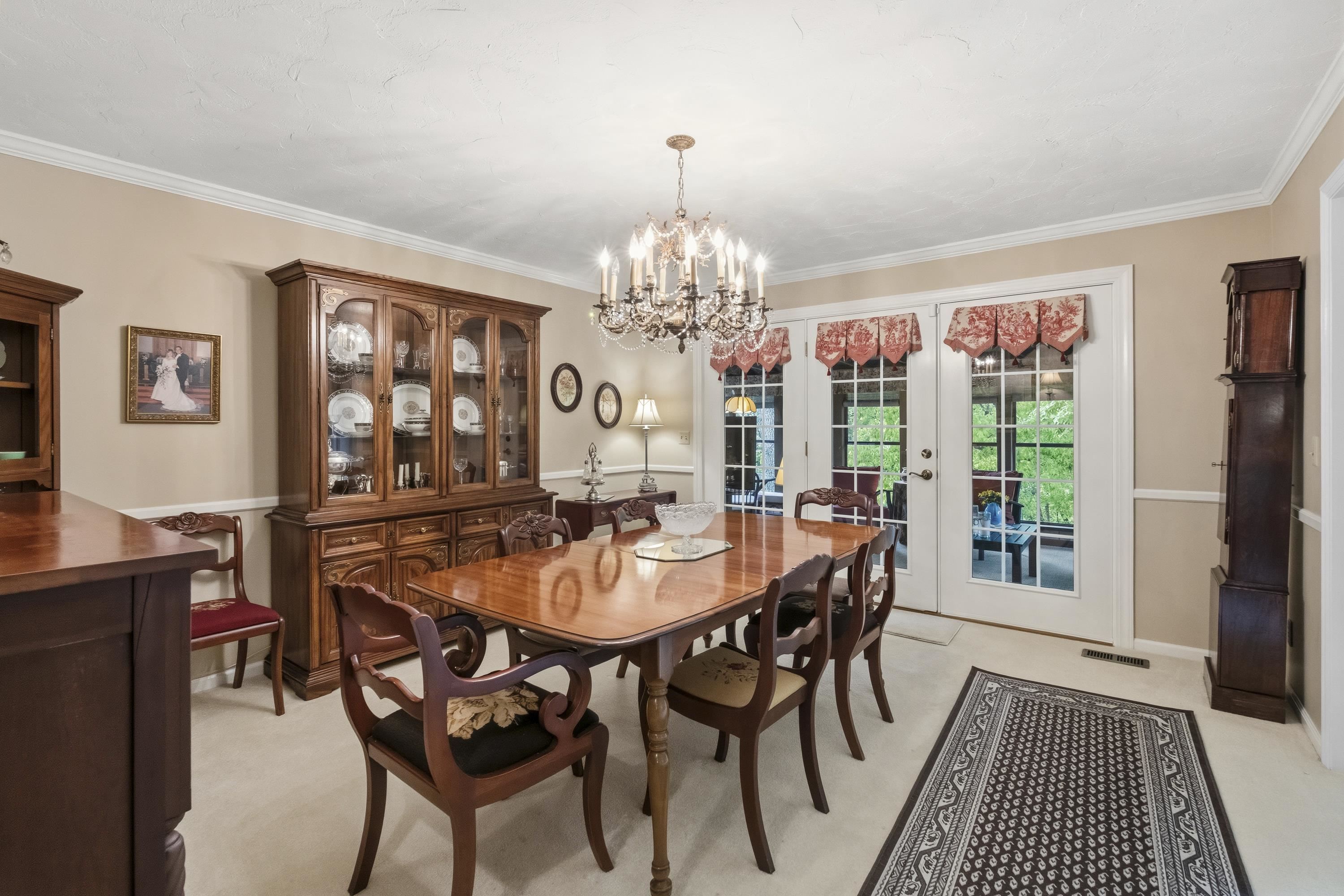 https://zimg.paragon.ice.com/ParagonImages/Property/PH/AABRKY/60608/11/0/0/cd6b9d22a2843ce3e93d38da0366e96a/0/fd0f195efccb929c61ac280746cb3be4/60608-7223e2b5-5109-42c0-ade4-e94e9754c00d.JPG