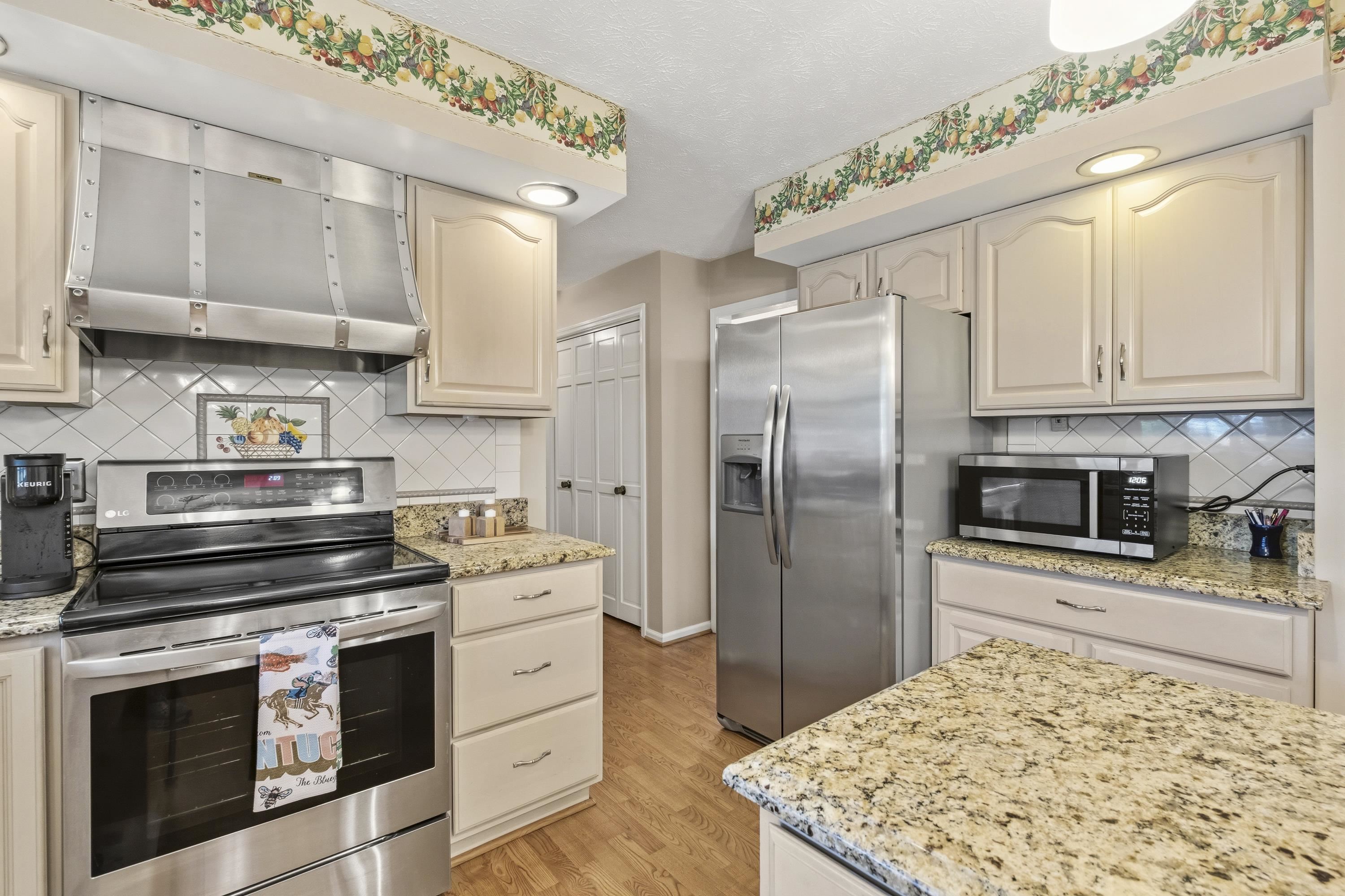https://zimg.paragon.ice.com/ParagonImages/Property/PH/AABRKY/60608/6/0/0/543353cb4bffe84fb43798c28e0bd4fa/0/fd0f195efccb929c61ac280746cb3be4/60608-9c38c868-9a0f-44c7-8547-fa29ae22b4c4.JPG