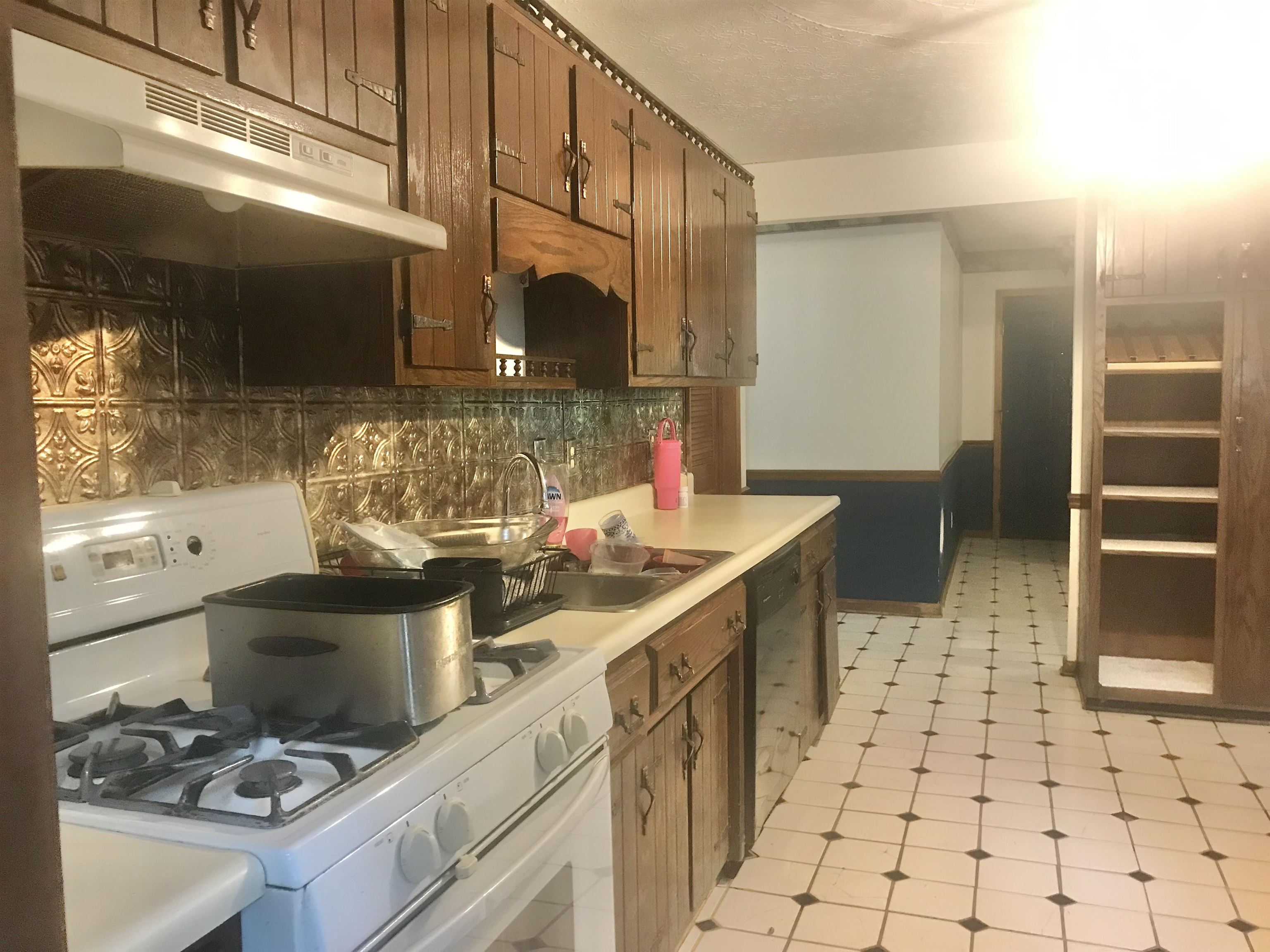 https://zimg.paragon.ice.com/ParagonImages/Property/PH/AABRKY/60617/11/0/0/08a8ea9f473aad35bdd0cb088662f92a/0/a3e4675719db76e0ab08007c1a354d78/60617-cccbc2fc-7031-4586-a438-706f6a11f8b6.JPG