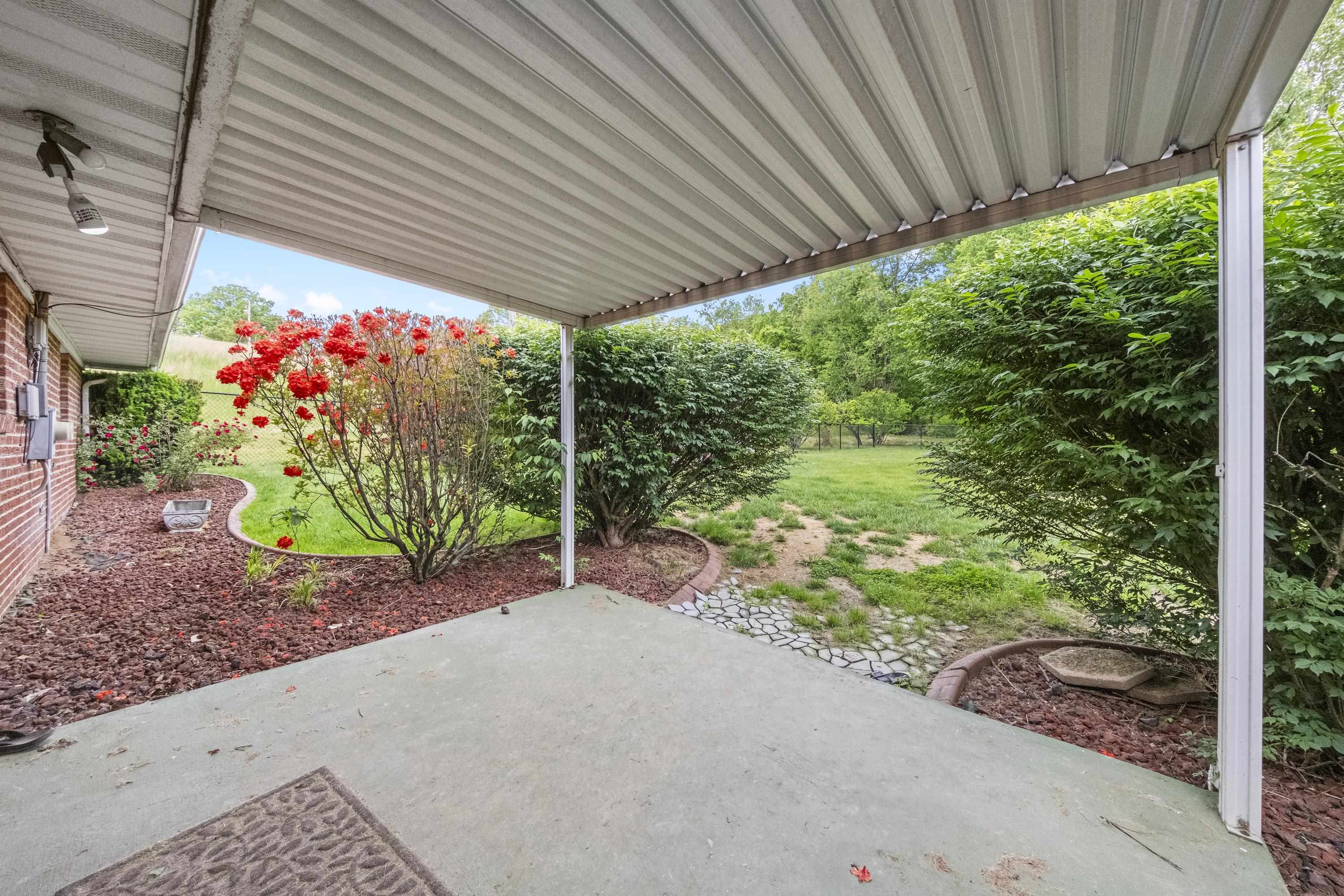 https://zimg.paragon.ice.com/ParagonImages/Property/PH/AABRKY/60618/8/0/0/0061502555b9e308817f1389b1e2f716/0/598721926efa9740c5ab7948a60eb390/60618-868f5429-f1fb-4269-9716-1e63a1acc731.JPG