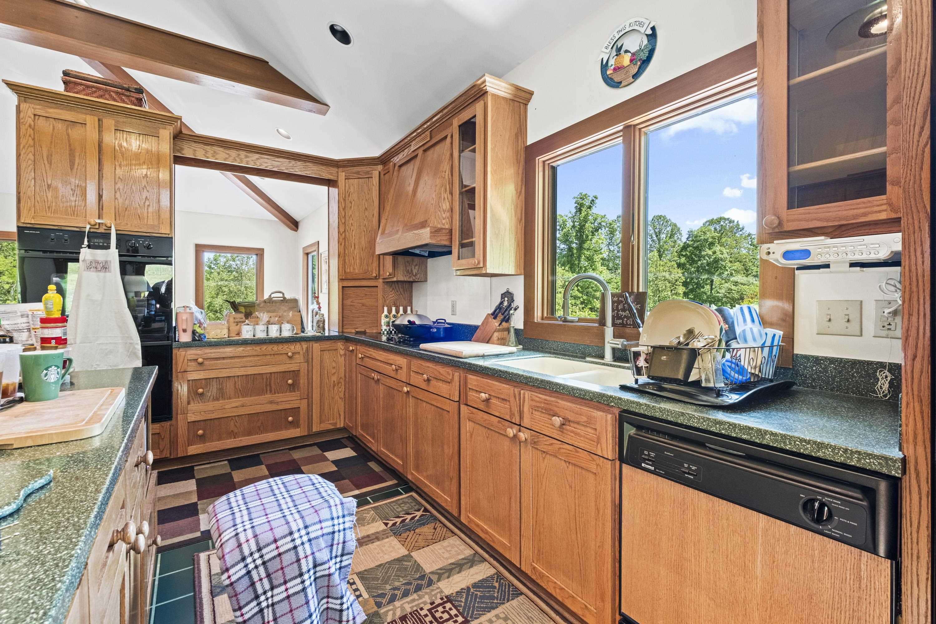 https://zimg.paragon.ice.com/ParagonImages/Property/PH/AABRKY/60619/6/0/0/faba3722acd786182274341db4a4ffa4/0/9f6f80b3ff74964b189460c467b7e45b/60619-fa90b4f9-199e-40d9-9a21-3960b4a36138.JPG