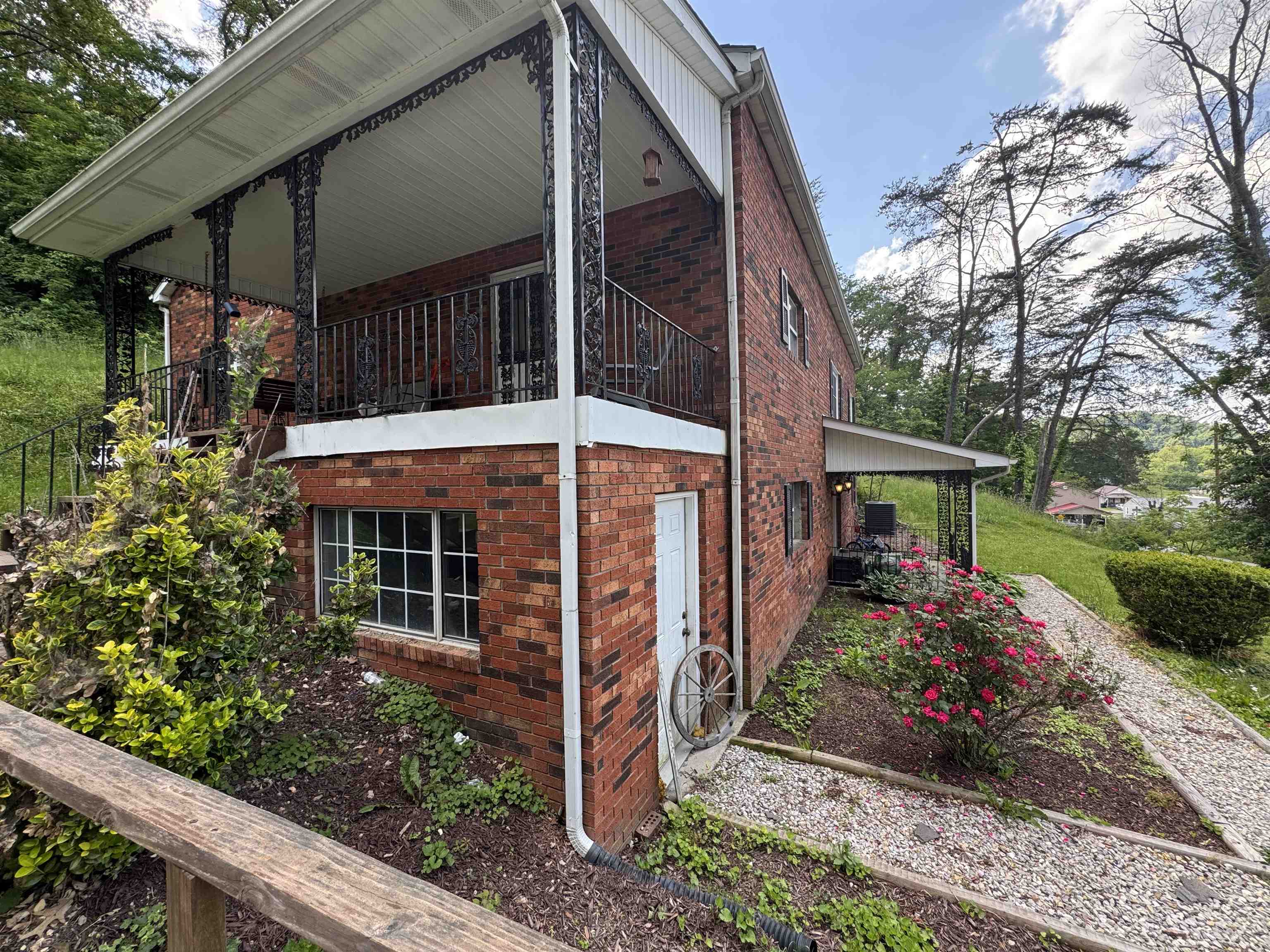 https://zimg.paragon.ice.com/ParagonImages/Property/PH/AABRKY/60633/1/0/0/120819dda91299f2c3cca6d11adc6ac5/0/29da76e21cdf03732d09384719b37b6c/60633-7ce8624e-56dc-4ad9-b228-96e54f073a02.JPG