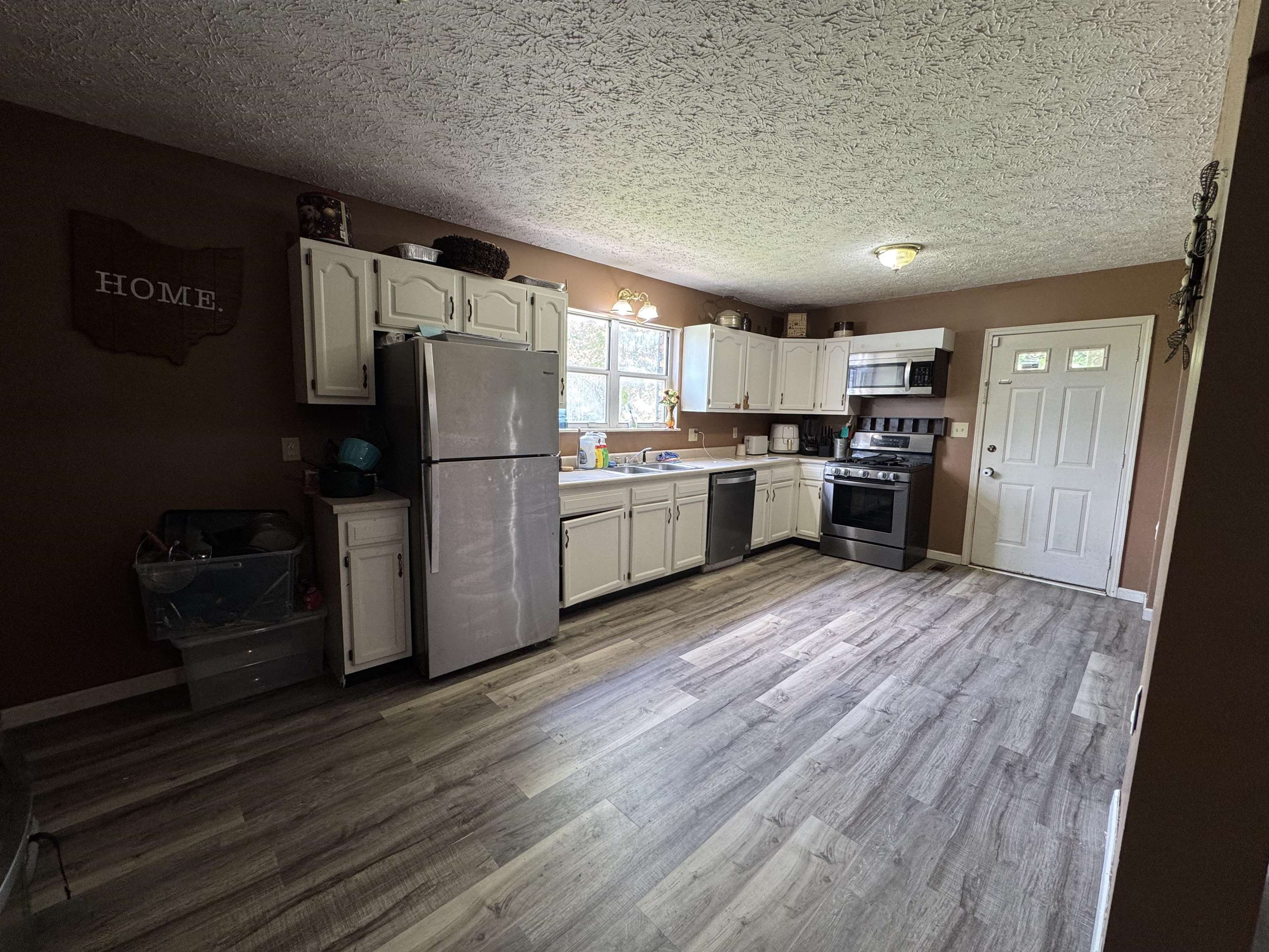https://zimg.paragon.ice.com/ParagonImages/Property/PH/AABRKY/60633/5/0/0/d40caa89a18907512121989009cd54c7/0/29da76e21cdf03732d09384719b37b6c/60633-9fa43586-f94c-45d1-bd72-0ab887059e4c.JPG
