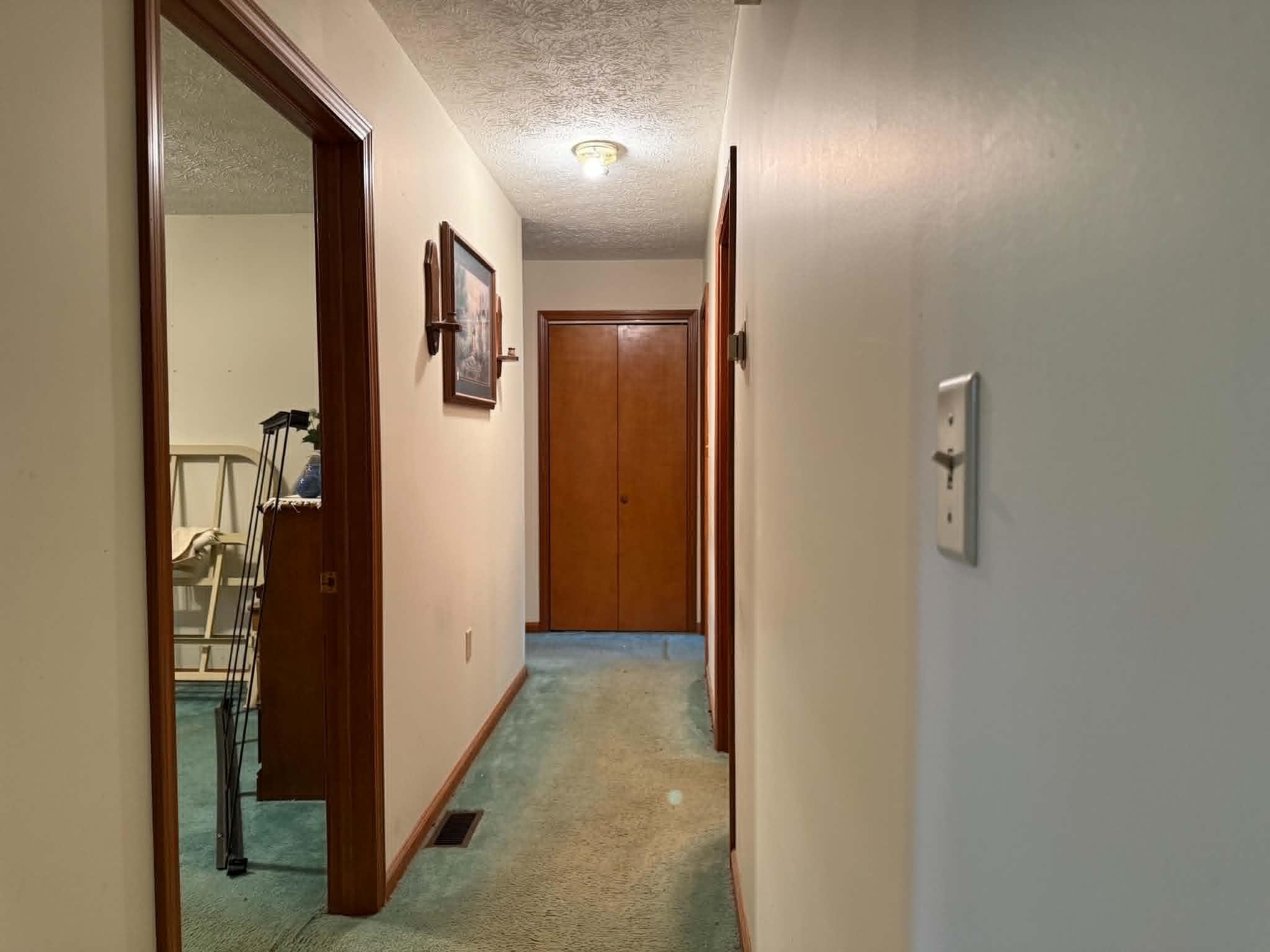 https://zimg.paragon.ice.com/ParagonImages/Property/PH/AABRKY/60646/3/0/0/c0dfdff17bdc89f8c985d7273622320c/0/315d8100465f9bcf6dd6a6bb47fe728f/60646-25ade926-3b3e-45fb-87f3-587227507eec.JPG