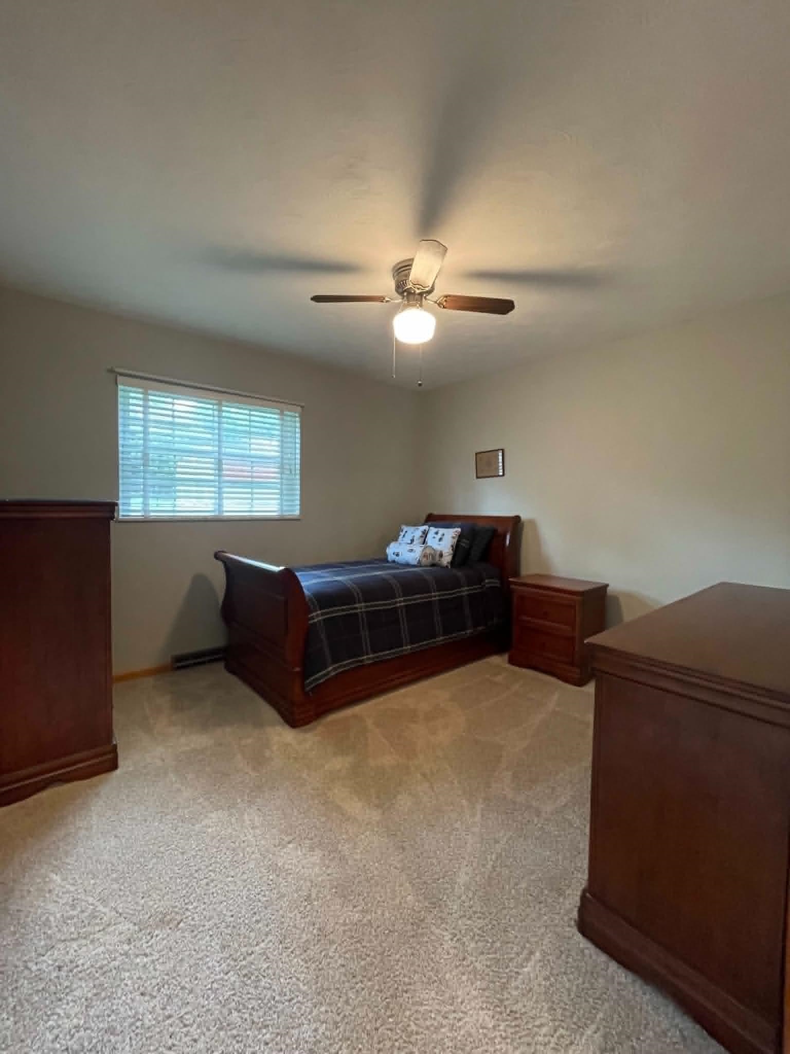 https://zimg.paragon.ice.com/ParagonImages/Property/PH/AABRKY/60648/8/0/0/04812ea15a44fd40b2c62d5510aaa143/0/85a9c10efddfb329980575fbcd362898/60648-55464fc4-c17a-472f-9fb3-d6a61ae18a54.JPG