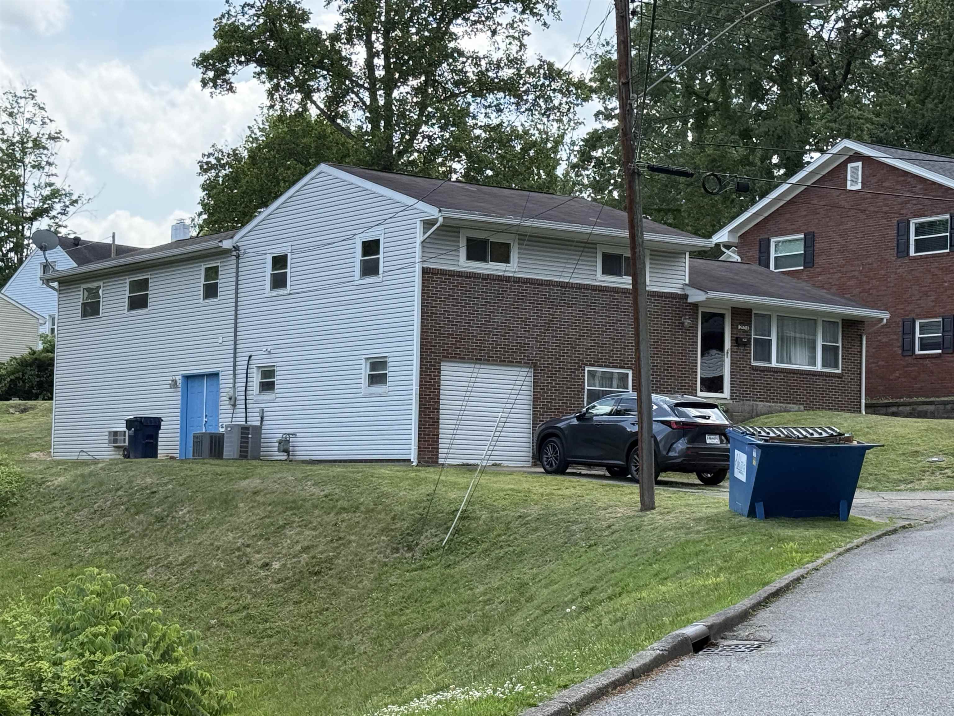https://zimg.paragon.ice.com/ParagonImages/Property/PH/AABRKY/60658/1/0/0/4b826254c22b7eeffee0f78be2a99637/0/caf5100cb51858ab48fc85faf11f7b32/60658-5a48e372-cfbd-4a3c-8693-2aa7705d4b6b.JPG