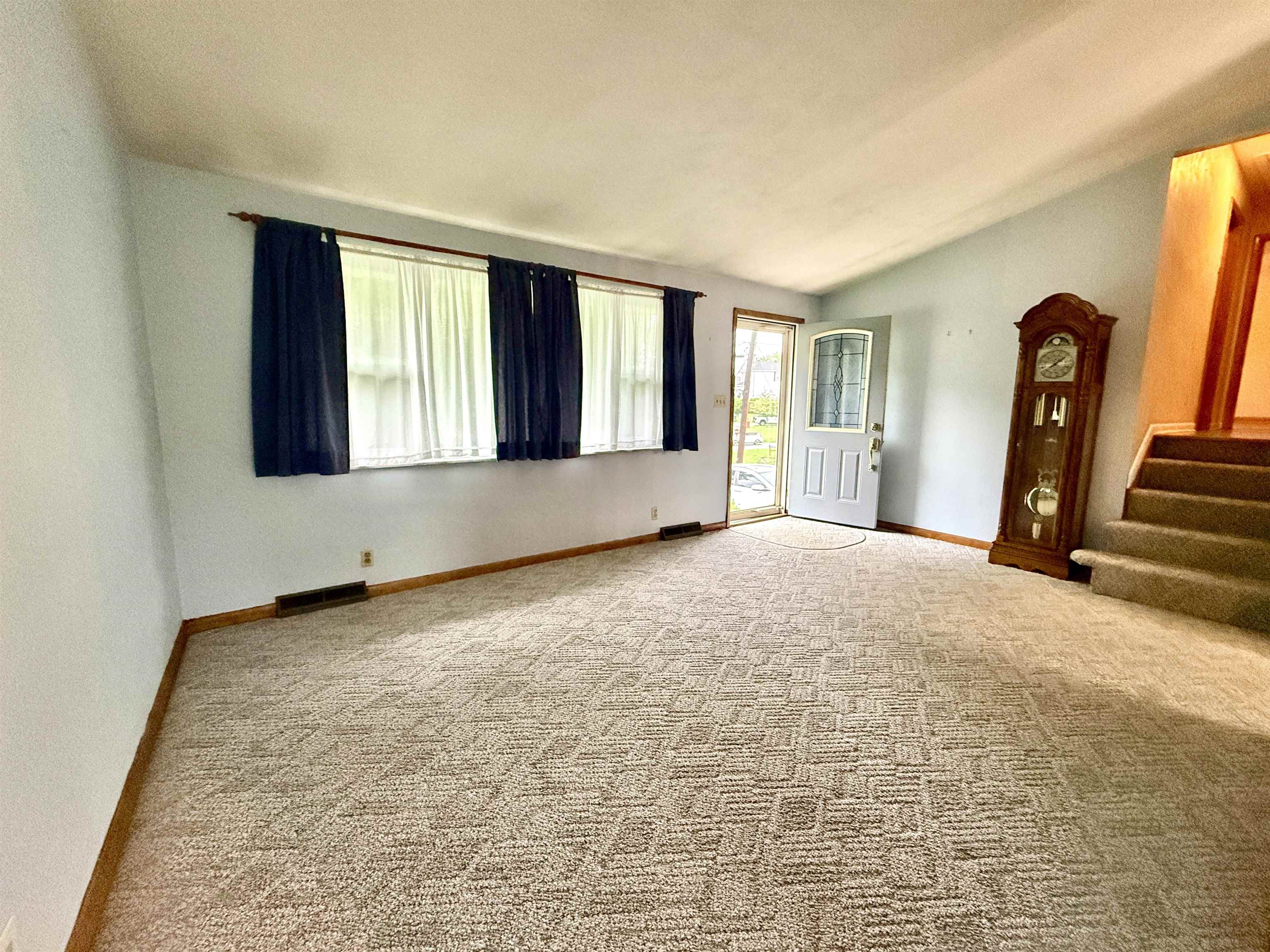 https://zimg.paragon.ice.com/ParagonImages/Property/PH/AABRKY/60658/2/0/0/f70ffd3db11f09b81a376d161a7acc5f/0/caf5100cb51858ab48fc85faf11f7b32/60658-1c949f41-b1cf-4a2c-ab4c-6811eea303c7.JPG