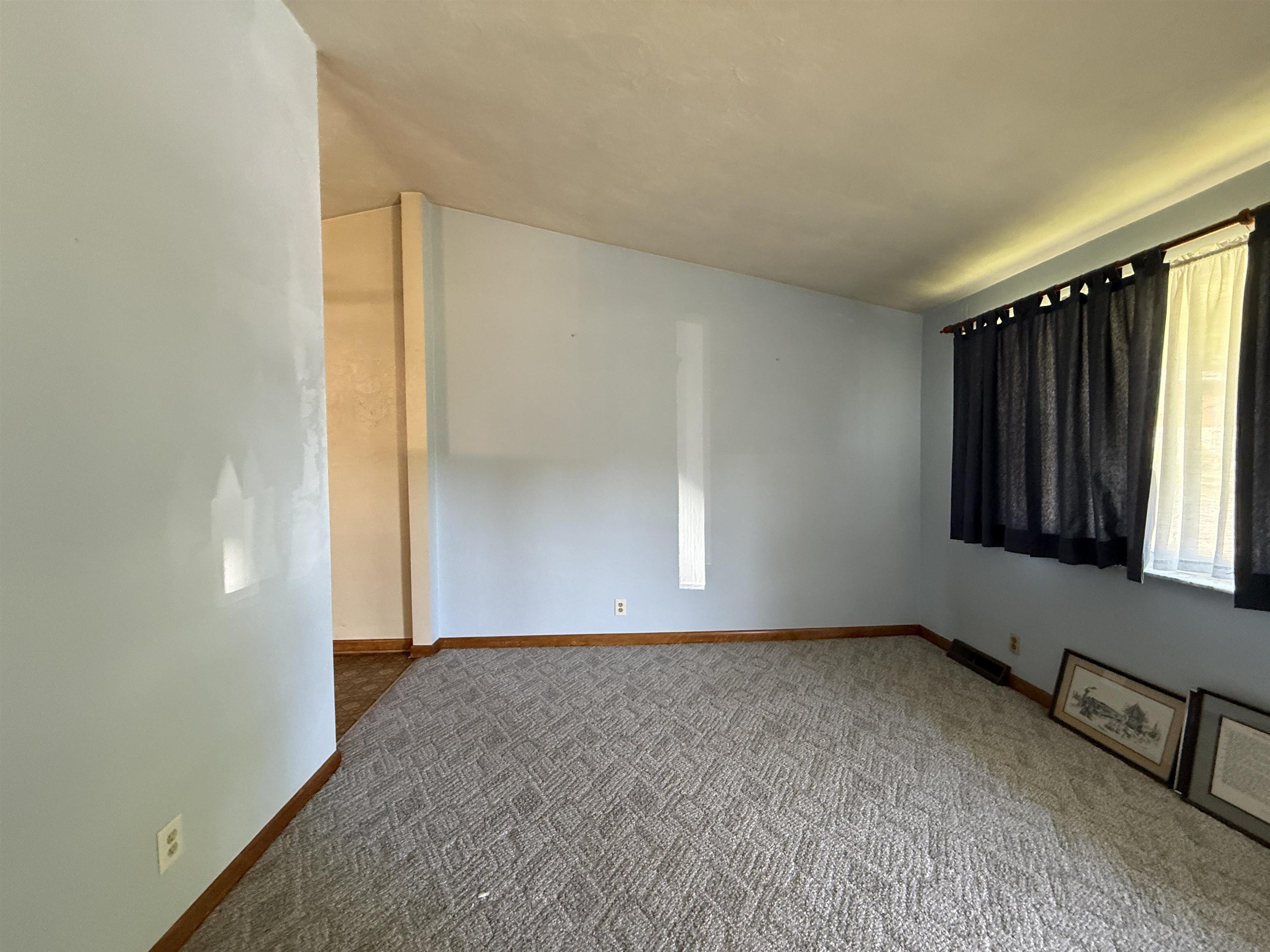 https://zimg.paragon.ice.com/ParagonImages/Property/PH/AABRKY/60658/3/0/0/6516228b77edd624662484cf23485ba4/0/caf5100cb51858ab48fc85faf11f7b32/60658-a58bb096-0057-44d6-8026-a9bb3b6de4e7.JPG