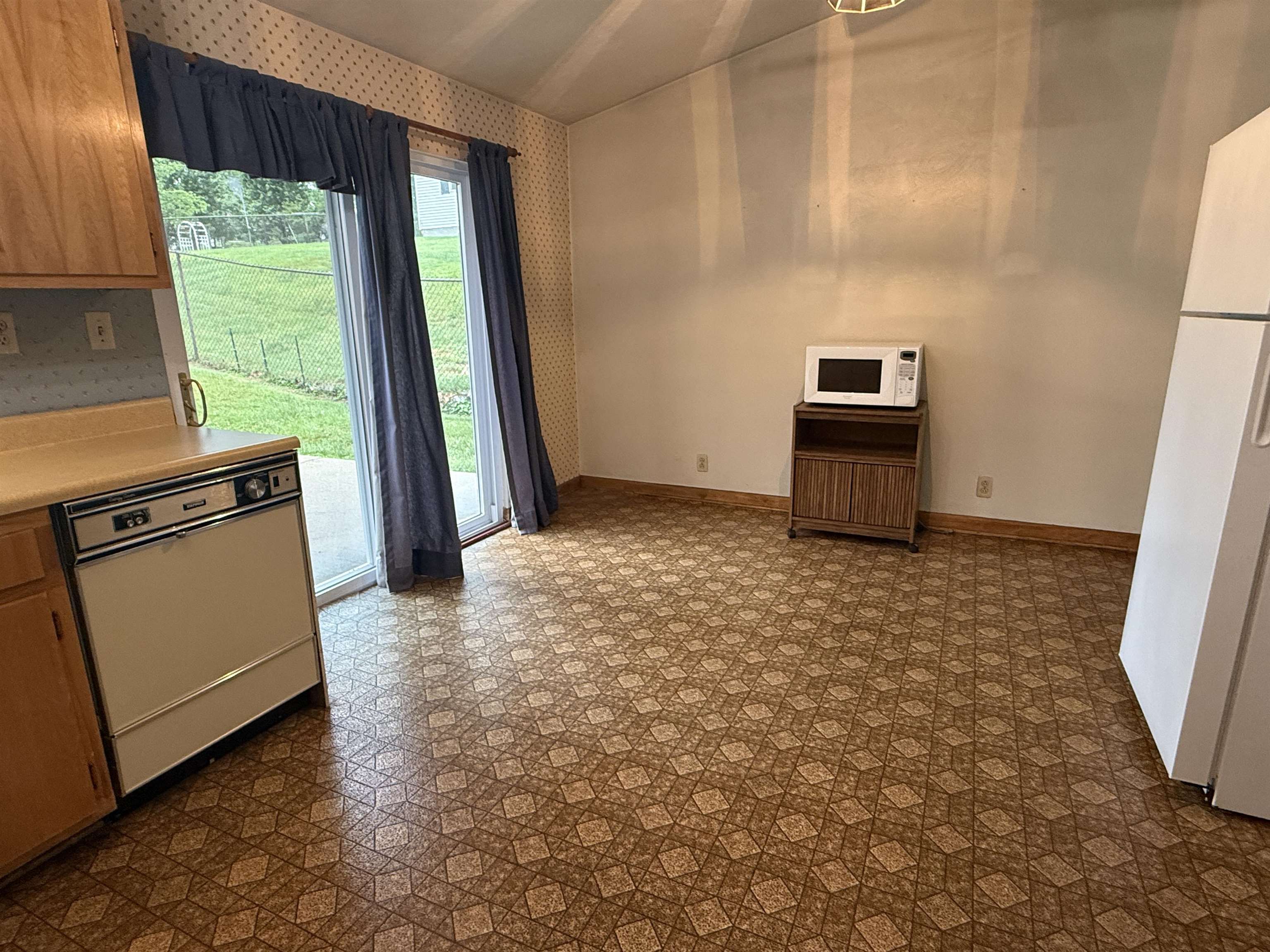 https://zimg.paragon.ice.com/ParagonImages/Property/PH/AABRKY/60658/5/0/0/002397e3001a2537be4395ff785d018b/0/caf5100cb51858ab48fc85faf11f7b32/60658-99164796-2b9f-4c46-a98f-a56e297c7418.JPG