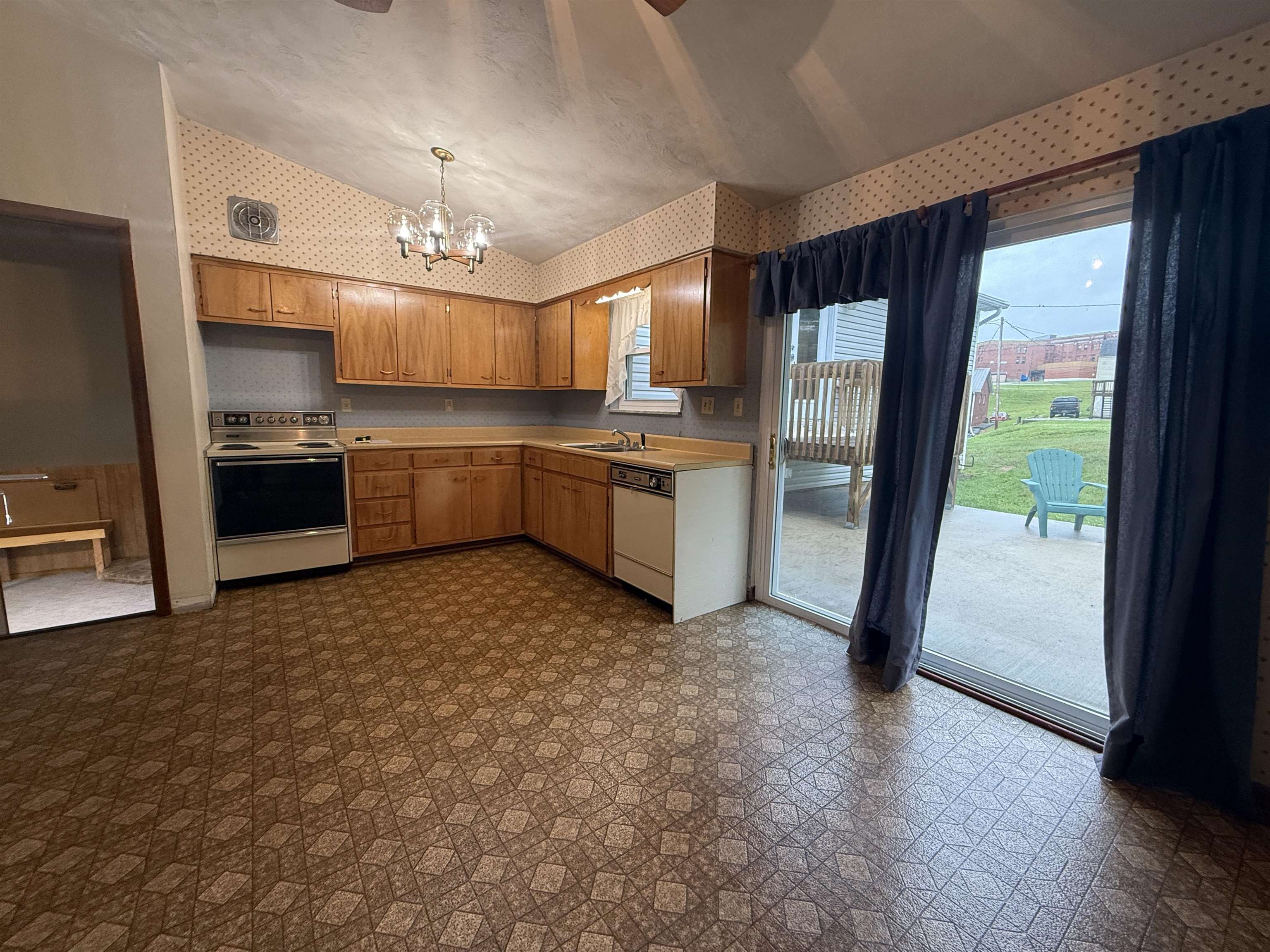 https://zimg.paragon.ice.com/ParagonImages/Property/PH/AABRKY/60658/7/0/0/362f2618baf641de426679b002d0eac9/0/caf5100cb51858ab48fc85faf11f7b32/60658-3b3c66af-b19a-48c5-ba57-38eaea60eb40.JPG