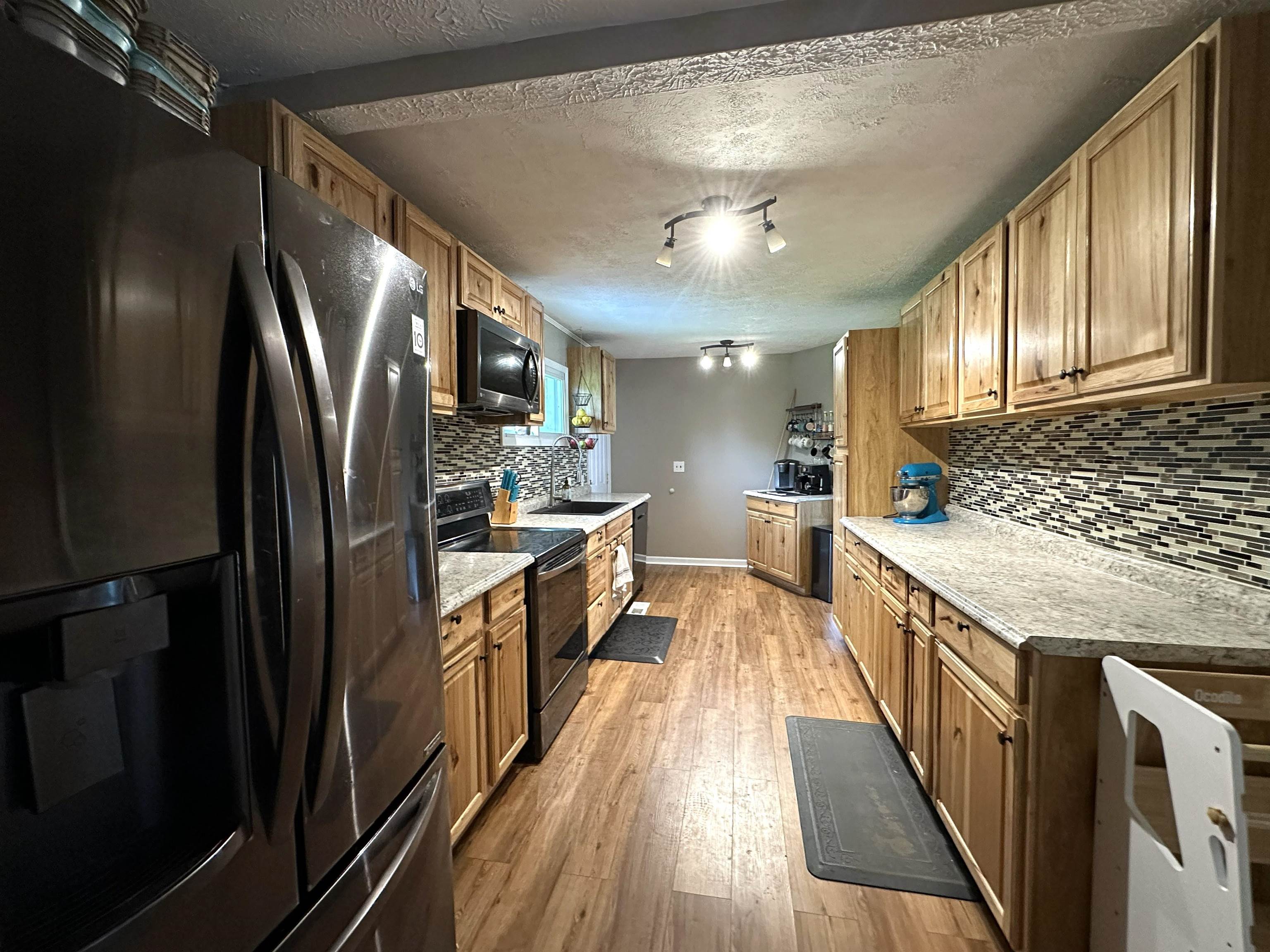 https://zimg.paragon.ice.com/ParagonImages/Property/PH/AABRKY/60659/2/0/0/fb6d50d36f1ba5c59d8ab0a0777fec2a/0/3144ff55e06e3419158737a18bef70c4/60659-ba3a1e53-4d5c-4300-b9ca-89b996e3a62e.JPG