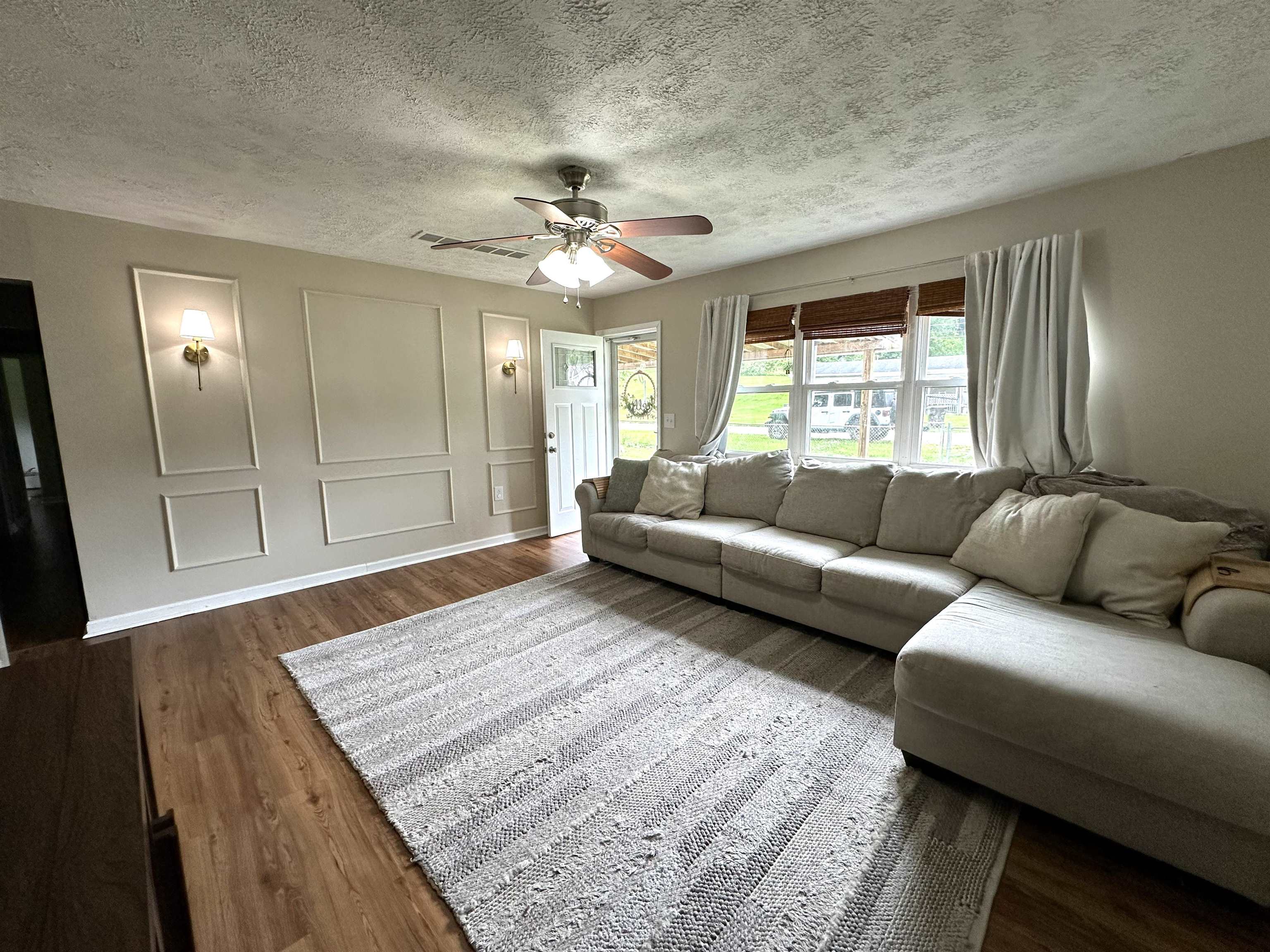https://zimg.paragon.ice.com/ParagonImages/Property/PH/AABRKY/60659/6/0/0/1ea41d970b00d036cf8a7c651ef60e85/0/3144ff55e06e3419158737a18bef70c4/60659-f406d882-c58a-4aa4-bf51-af5e38883f4b.JPG
