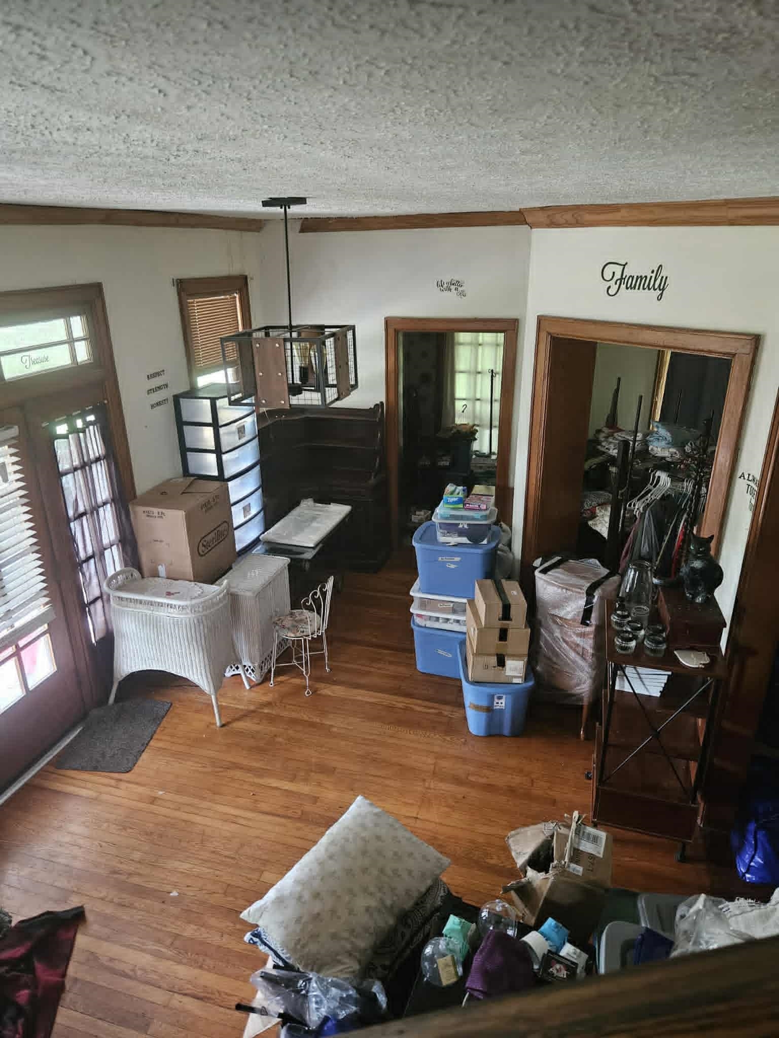 https://zimg.paragon.ice.com/ParagonImages/Property/PH/AABRKY/60669/4/0/0/7156c5d2d457bef488168fe4cc285ba4/0/011611d141460307763d0fefa73f6dd2/60669-ef1a509c-6f2c-4c63-bf77-ee06ae4ac835.JPG