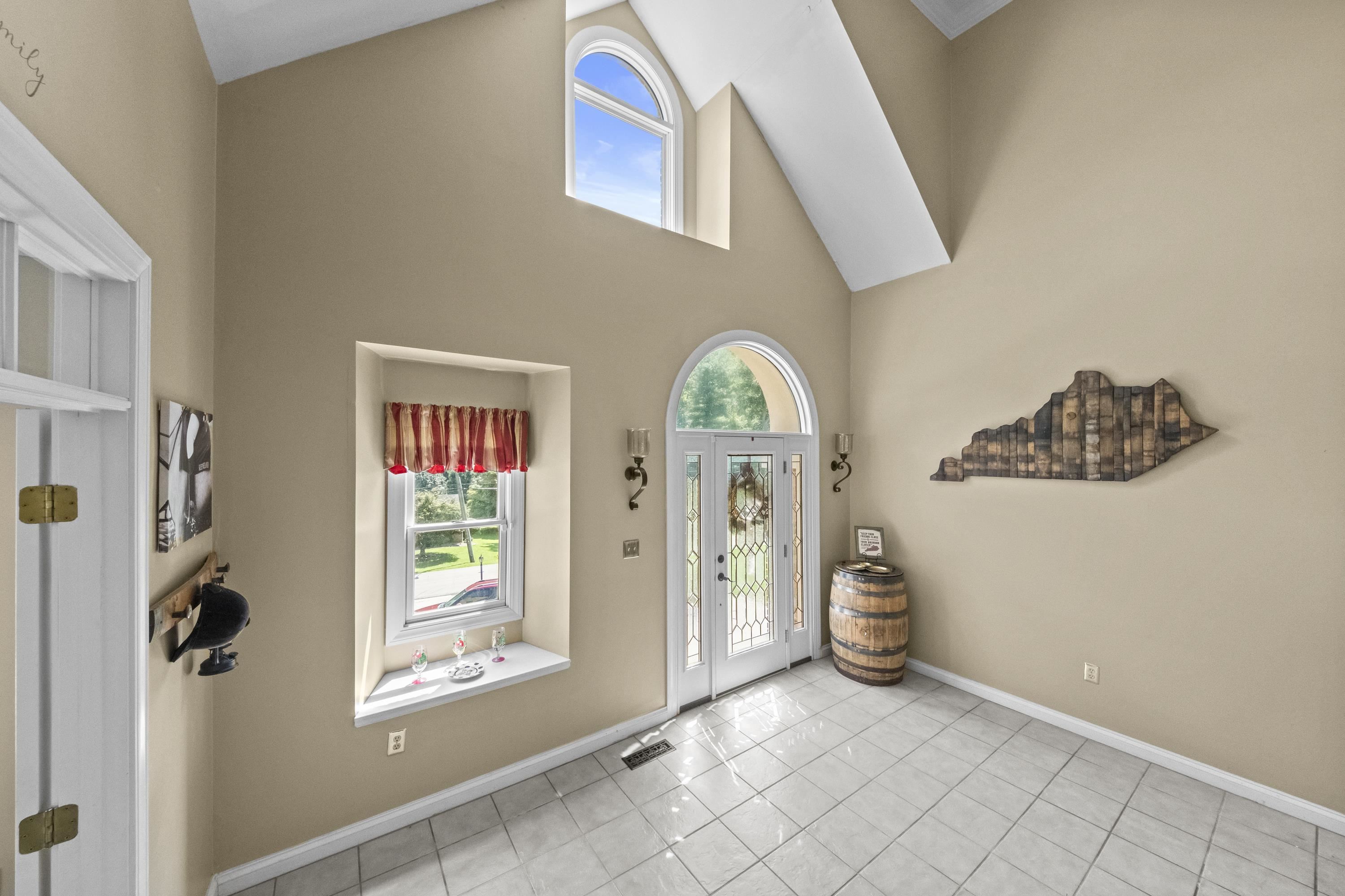 https://zimg.paragon.ice.com/ParagonImages/Property/PH/AABRKY/60672/3/0/0/97e9bec57e43589d7717394b49a47a8e/0/c6ad875c0d32478d52a53dd67c11730b/60672-715eb314-ac7a-426b-be0a-bae5ed3b59a2.JPG