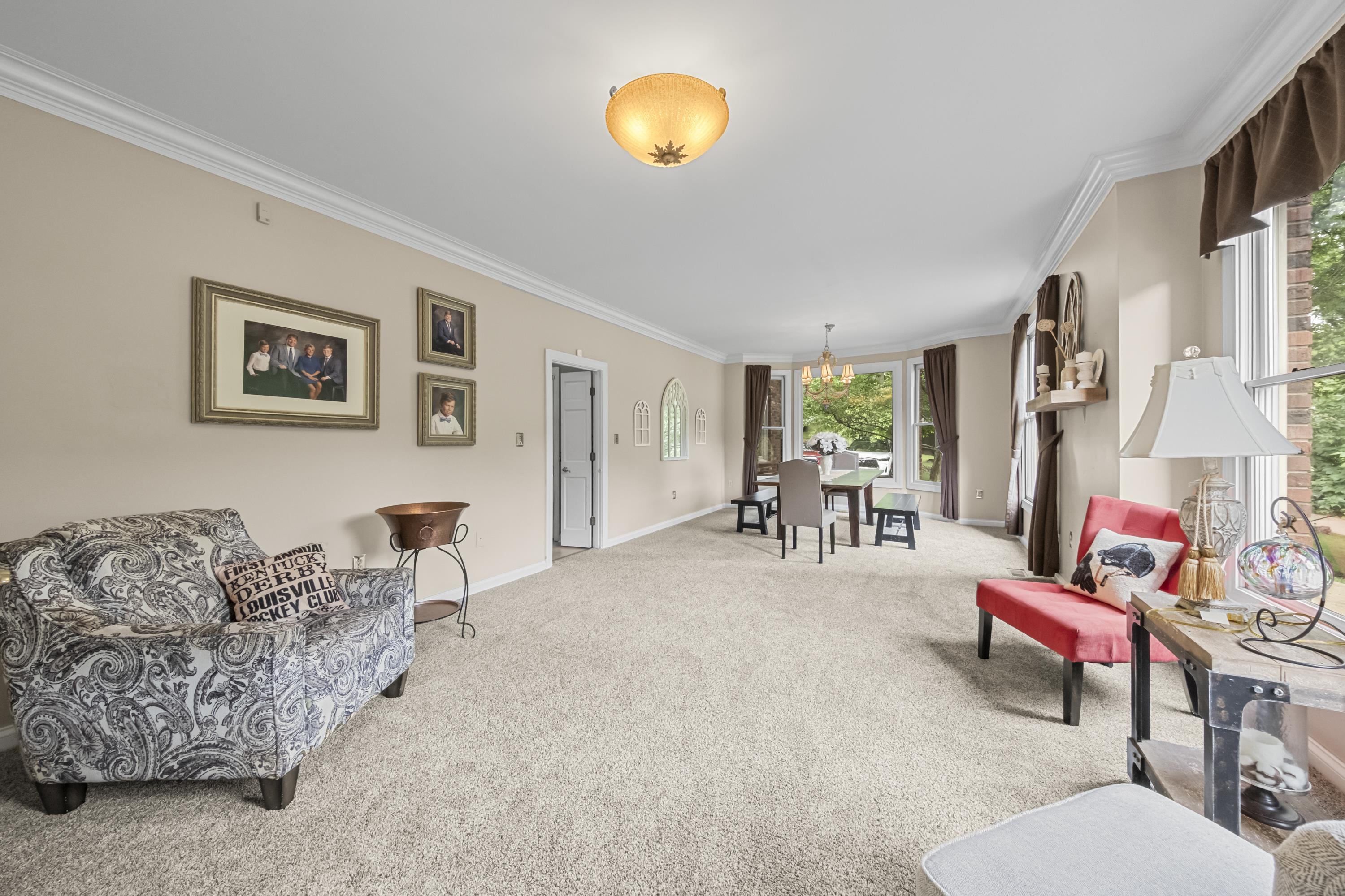 https://zimg.paragon.ice.com/ParagonImages/Property/PH/AABRKY/60672/7/0/0/a4b2b8d95a45c47a59a7cd1086e6aee4/0/c6ad875c0d32478d52a53dd67c11730b/60672-03cb9b5e-5a70-4d9e-ac4e-2e4b1e2cd34a.JPG