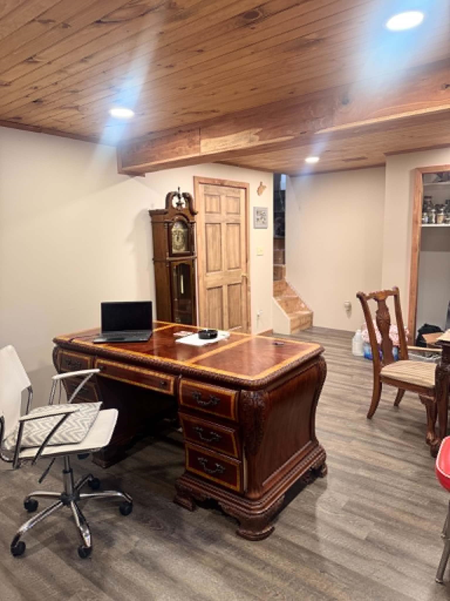 https://zimg.paragon.ice.com/ParagonImages/Property/PH/AABRKY/60686/4/0/0/7974d606a8faf7d7db9d0886a2c15c8f/0/7aad07d4d122b8026d5a89e51fcaa591/60686-c42ce44d-deed-41d2-9939-9ebf66d0ae36.JPG