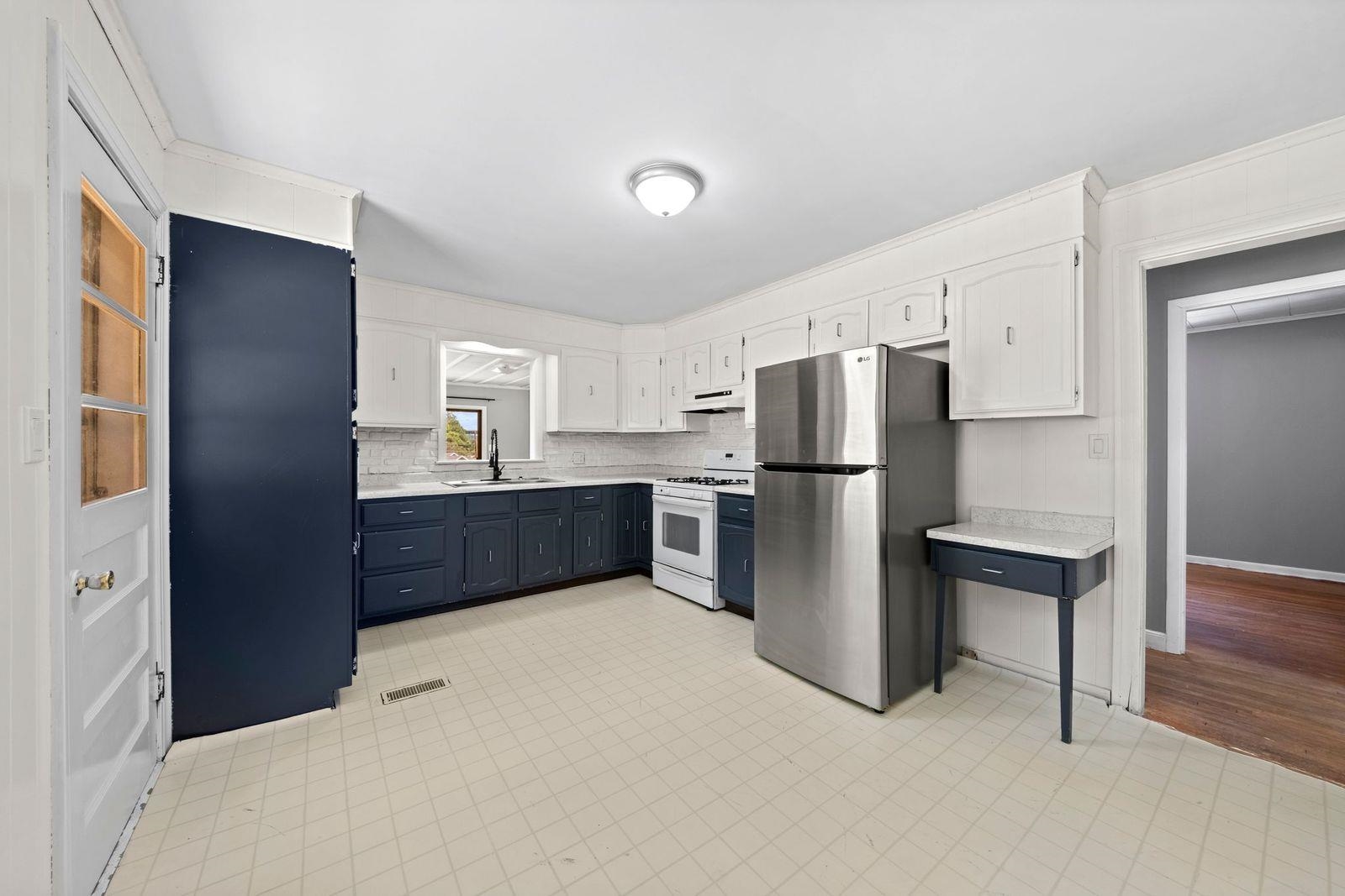https://zimg.paragon.ice.com/ParagonImages/Property/PH/AABRKY/60691/5/0/0/eb158178b9e93d6a4ea89f742ece058c/0/7b47027ecd5c85e162a26f15896b9ee2/60691-e1ecb931-c89b-4ff3-ab63-7c11f4c5acc8.JPG