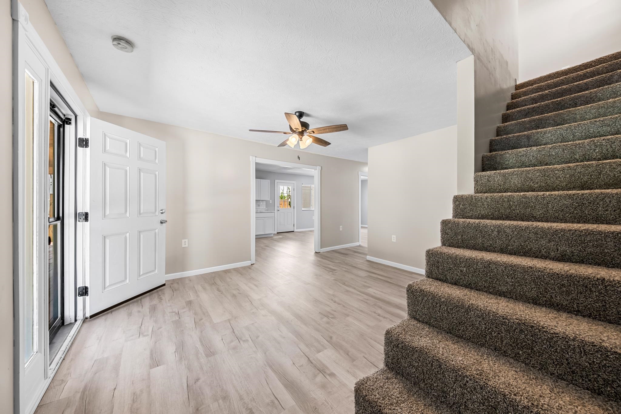 https://zimg.paragon.ice.com/ParagonImages/Property/PH/AABRKY/60692/2/0/0/b0b83368377821ca67c4792c6966e6ec/0/3a2a07c1fce53bc8da838b5f0b8696b6/60692-cd5e7668-9c5d-49f5-b9ae-06550ee23ec6.JPG