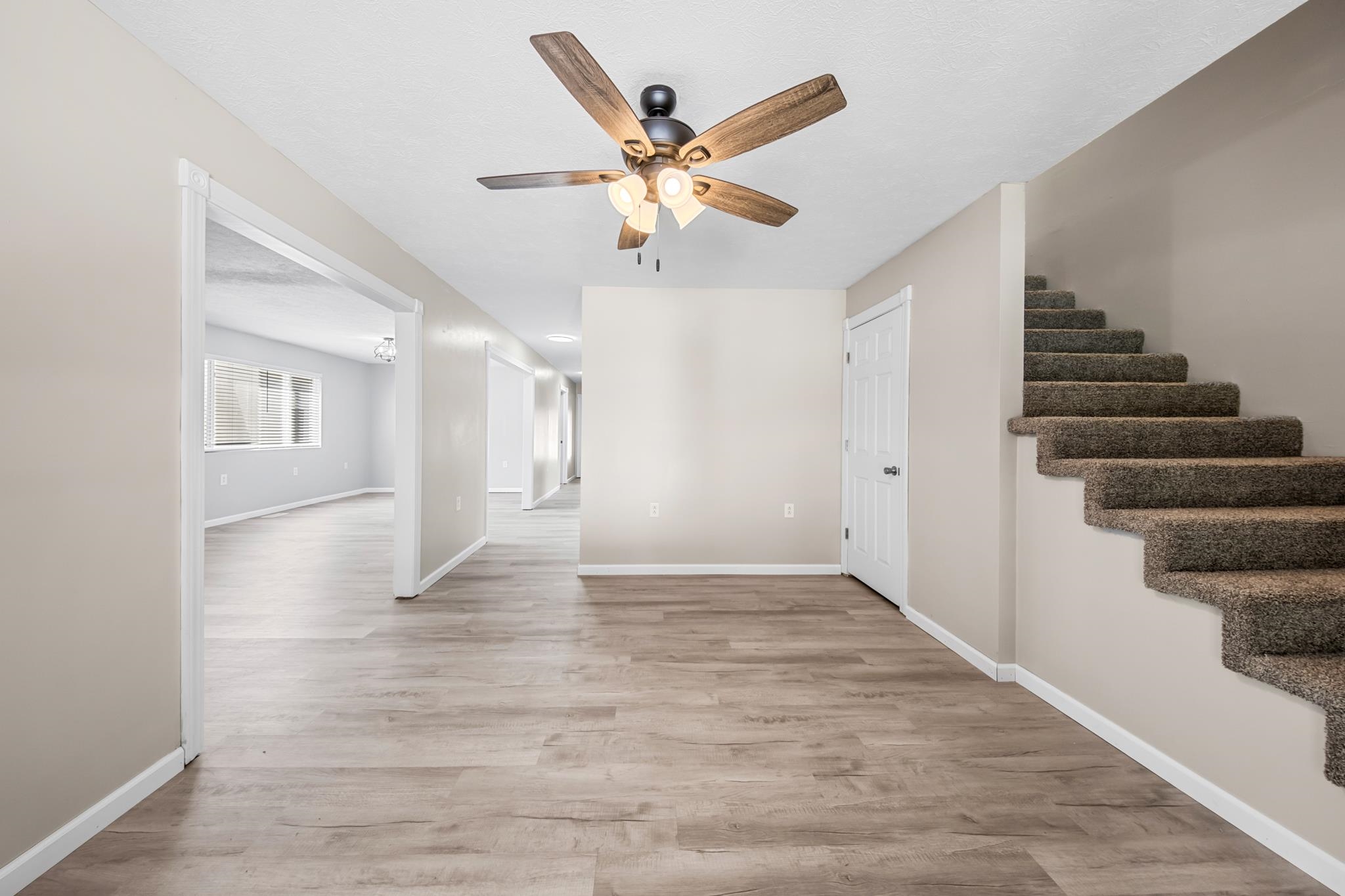 https://zimg.paragon.ice.com/ParagonImages/Property/PH/AABRKY/60692/3/0/0/3ba1067ace84a835f948483d5e02e922/0/3a2a07c1fce53bc8da838b5f0b8696b6/60692-23dc3312-c4b3-4b72-9b06-c5028f8a4ede.JPG