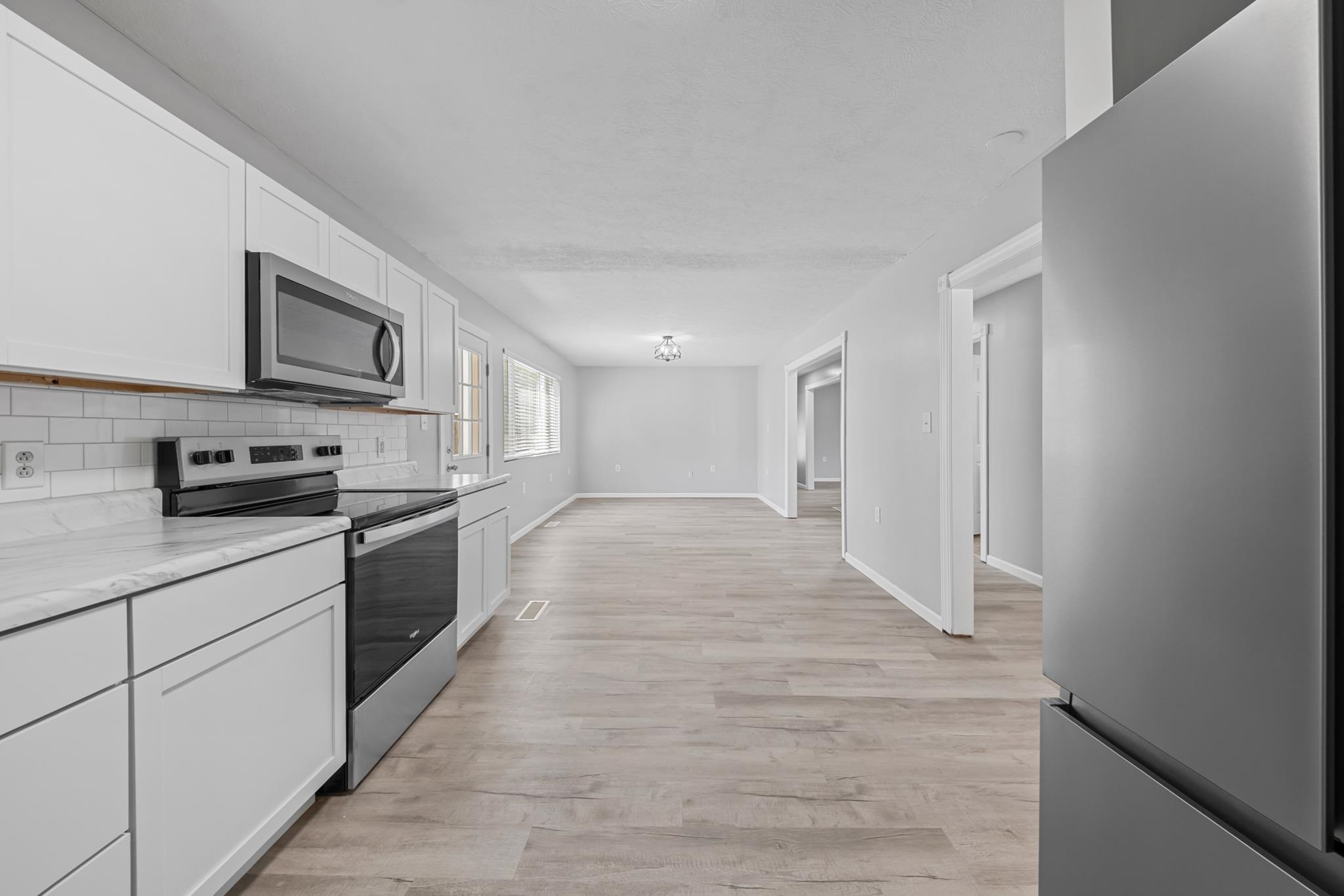 https://zimg.paragon.ice.com/ParagonImages/Property/PH/AABRKY/60692/8/0/0/b4306260db66fb7e135e4a2ee7a9fe32/0/3a2a07c1fce53bc8da838b5f0b8696b6/60692-85138cdb-99a9-4ef1-9b0c-577e5407b3d5.JPG