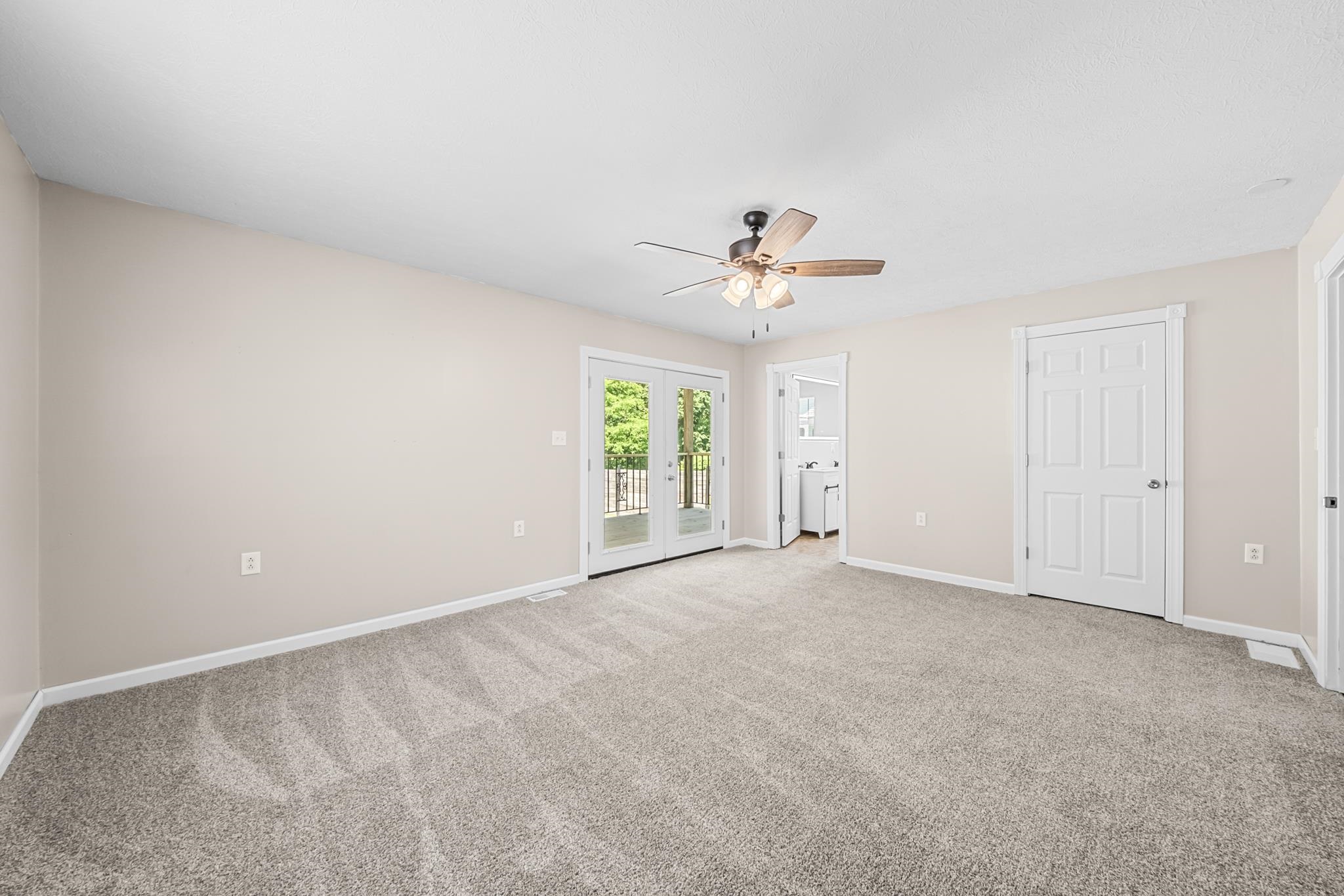https://zimg.paragon.ice.com/ParagonImages/Property/PH/AABRKY/60692/9/0/0/830d59c4b0b486258eca7ab658a49b73/0/3a2a07c1fce53bc8da838b5f0b8696b6/60692-031ffaa3-4f59-4e43-8e68-06e5f9acdf5d.JPG