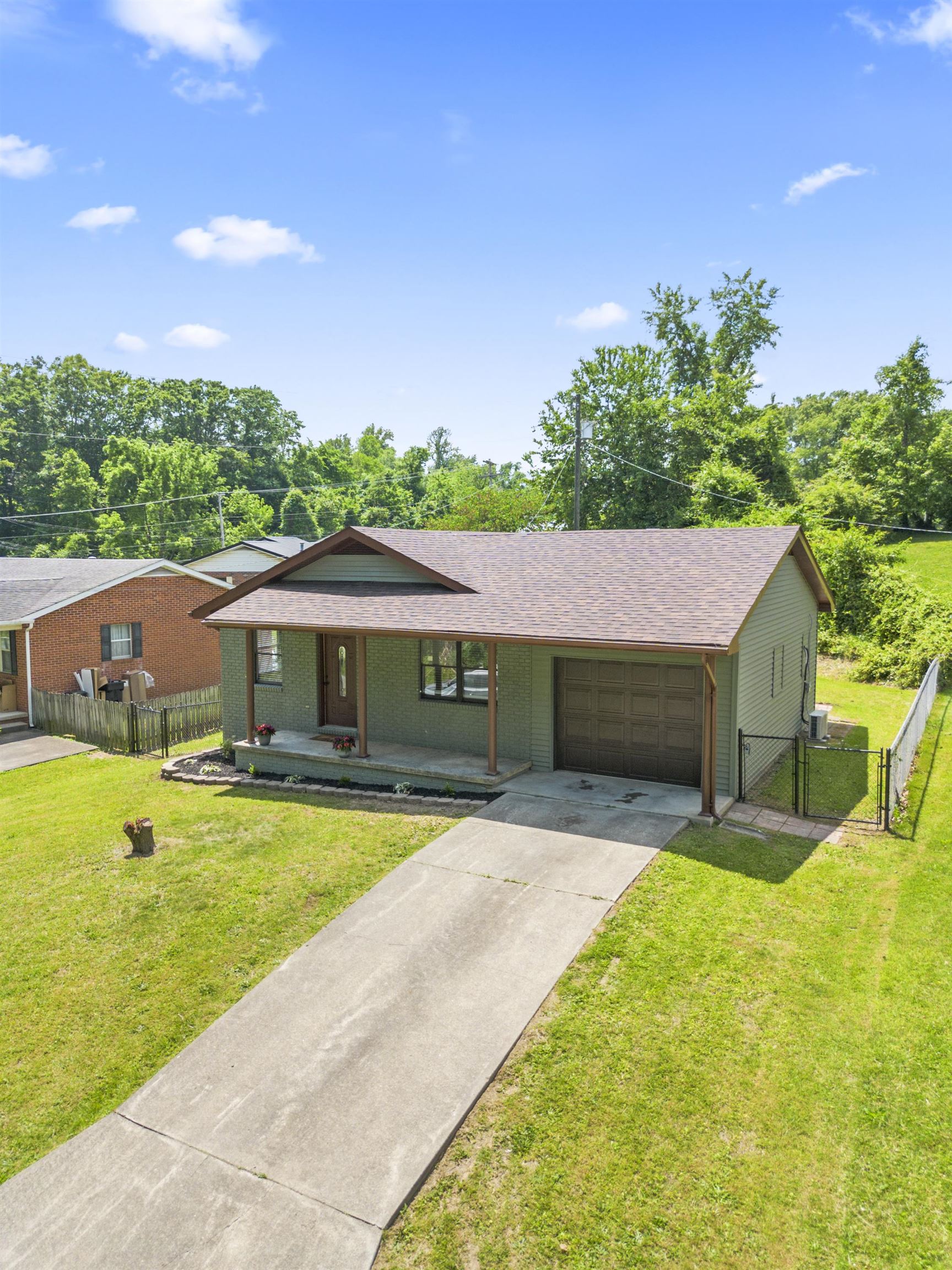https://zimg.paragon.ice.com/ParagonImages/Property/PH/AABRKY/60693/1/0/0/76da39493dcd243388272beb127da45b/0/78d838aef51625a426160bf6641835b2/60693-9f4ed22d-c254-4248-ba48-fce3a449642e.JPG