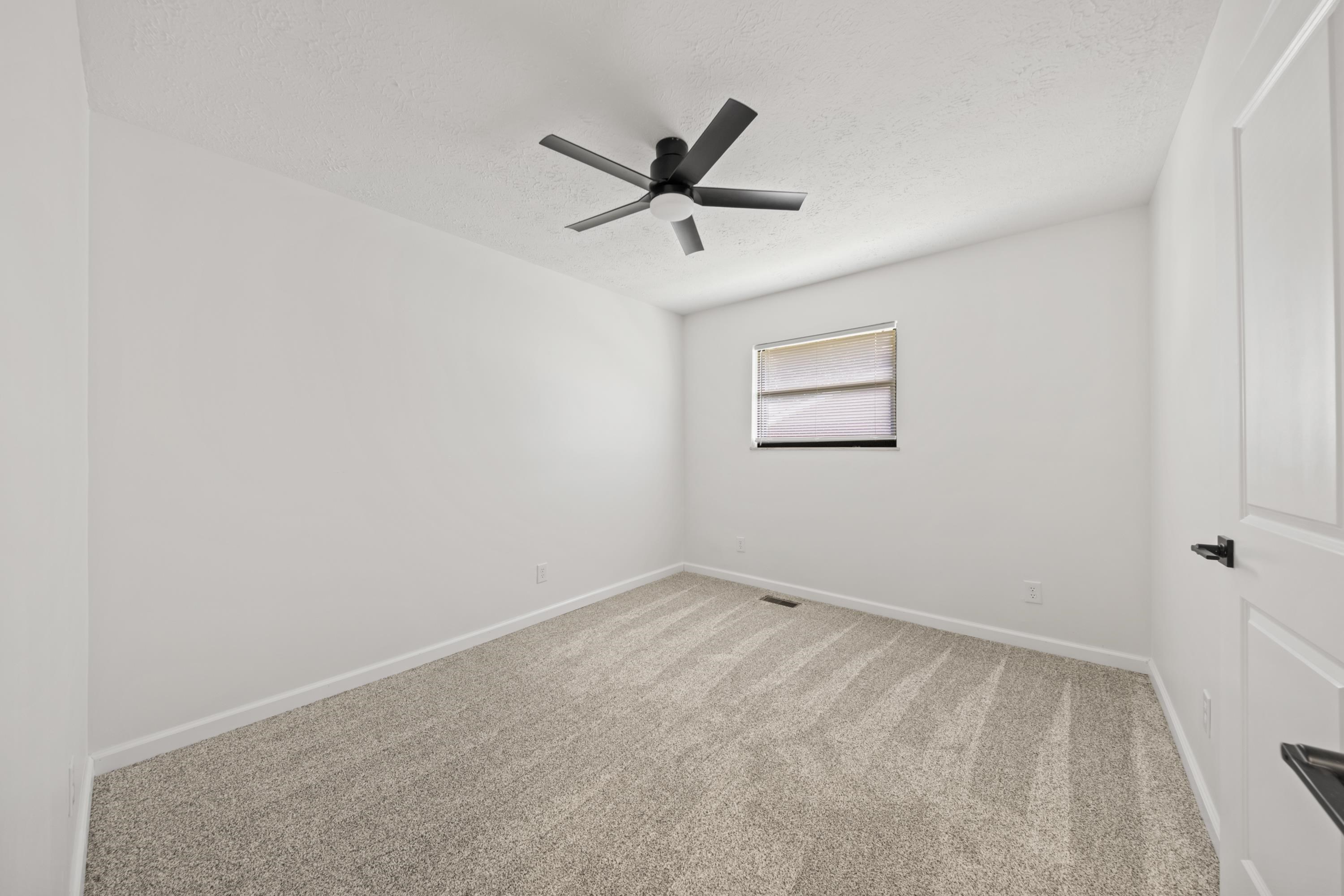 https://zimg.paragon.ice.com/ParagonImages/Property/PH/AABRKY/60693/13/0/0/4762feb0fe8b1af295f1c90a7855827b/0/78d838aef51625a426160bf6641835b2/60693-a7daf959-1832-4b20-b76c-8685946b5661.JPG