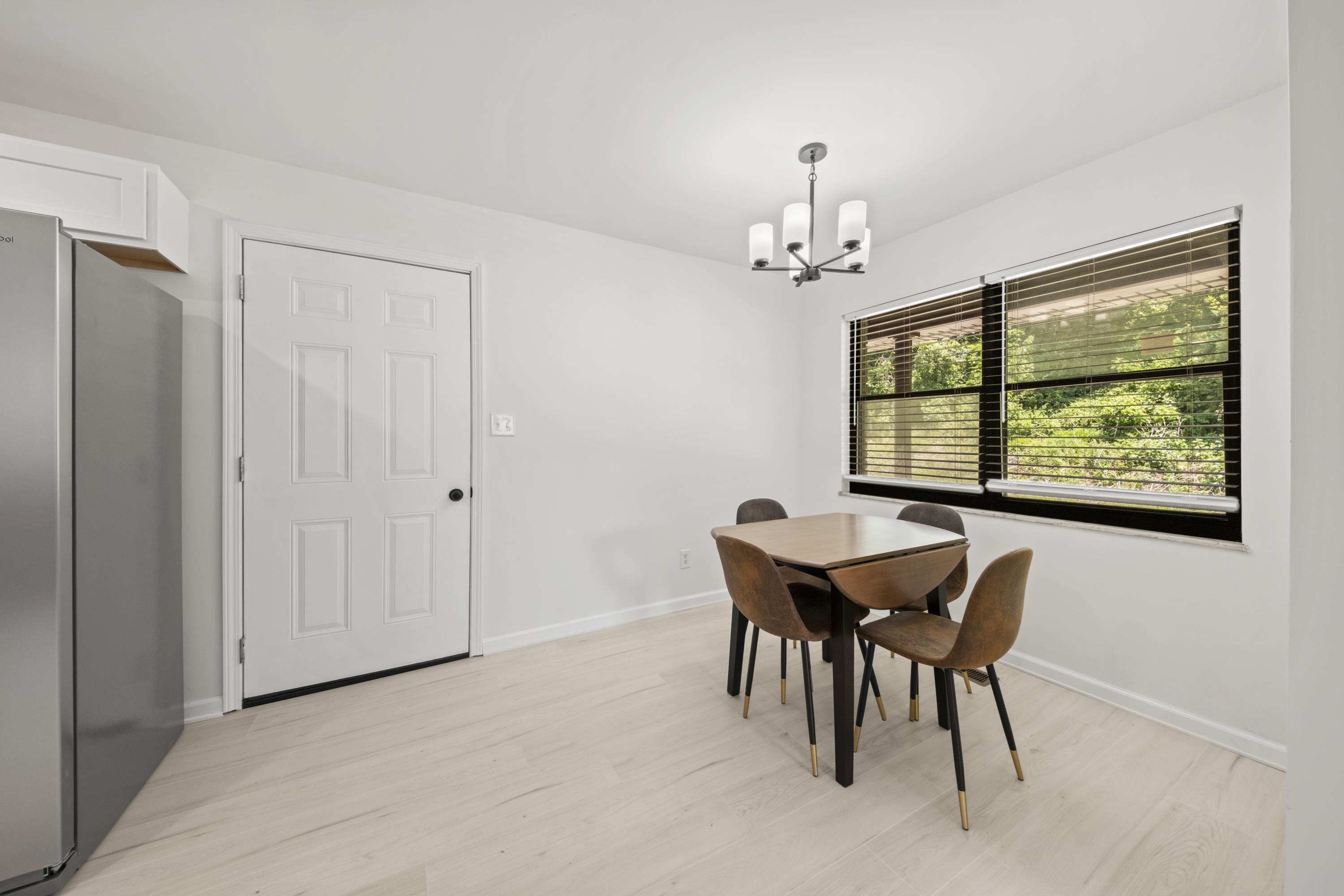 https://zimg.paragon.ice.com/ParagonImages/Property/PH/AABRKY/60693/6/0/0/9a0f965ac8c042aa54b86f8f7ffc8ac0/0/78d838aef51625a426160bf6641835b2/60693-2b35bd91-f3f8-429b-be52-e81004fcad63.JPG