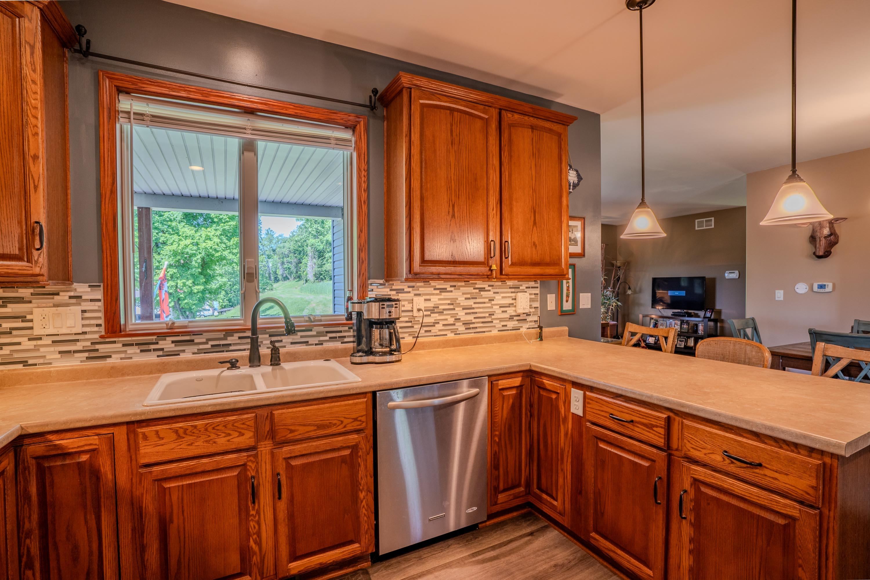https://zimg.paragon.ice.com/ParagonImages/Property/PH/AABRKY/60695/10/0/0/3b5eaf3d2a8ca324c033c2431ff3bd6a/0/6ea332e95232c7404cb0d602c47aa124/60695-73dedd67-f513-4f52-9953-154141da53be.JPG