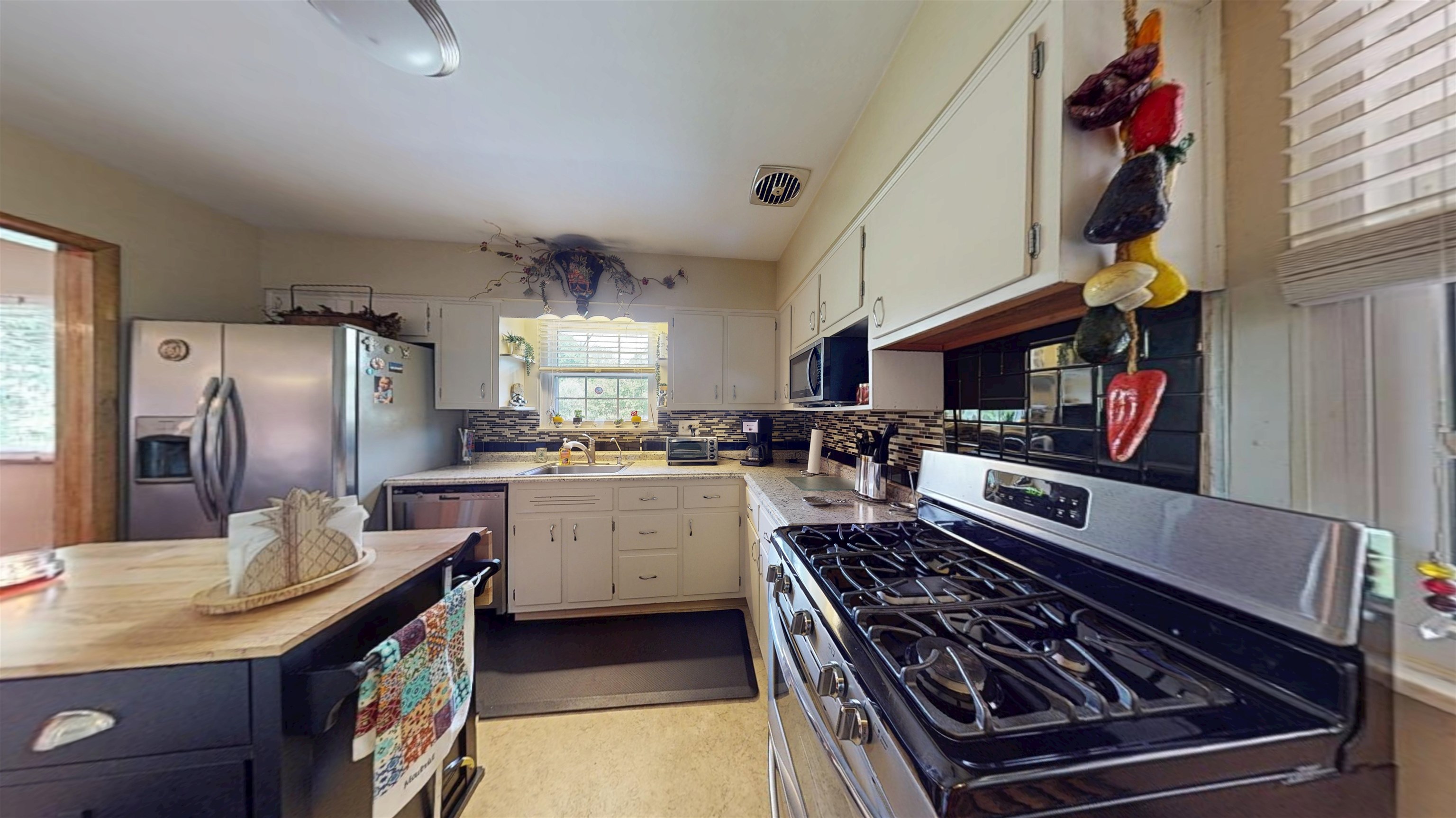 https://zimg.paragon.ice.com/ParagonImages/Property/PH/AABRKY/60696/11/0/0/68bd50fa294d6ccd37a3fab67f209839/0/b6a3de0ca525f67acc2dc73b95bfdf8f/60696-93c46dff-88a7-46c3-8860-d643986d77d5.JPG