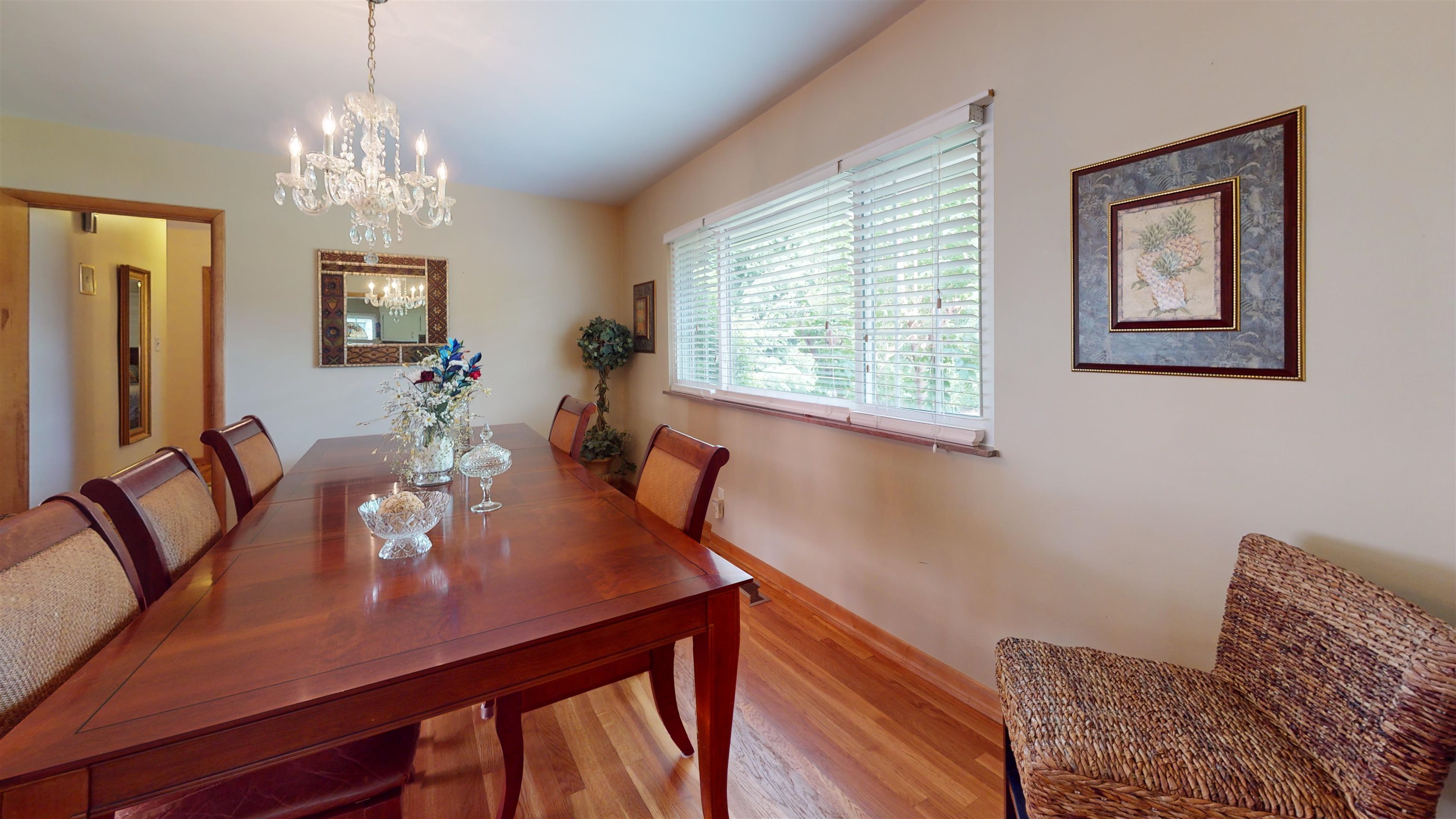 https://zimg.paragon.ice.com/ParagonImages/Property/PH/AABRKY/60696/7/0/0/3ead62bf5ce19c1279e7beeacf0df7f1/0/b6a3de0ca525f67acc2dc73b95bfdf8f/60696-08ef1737-4a87-45d4-bdea-8a27f7d7573d.JPG