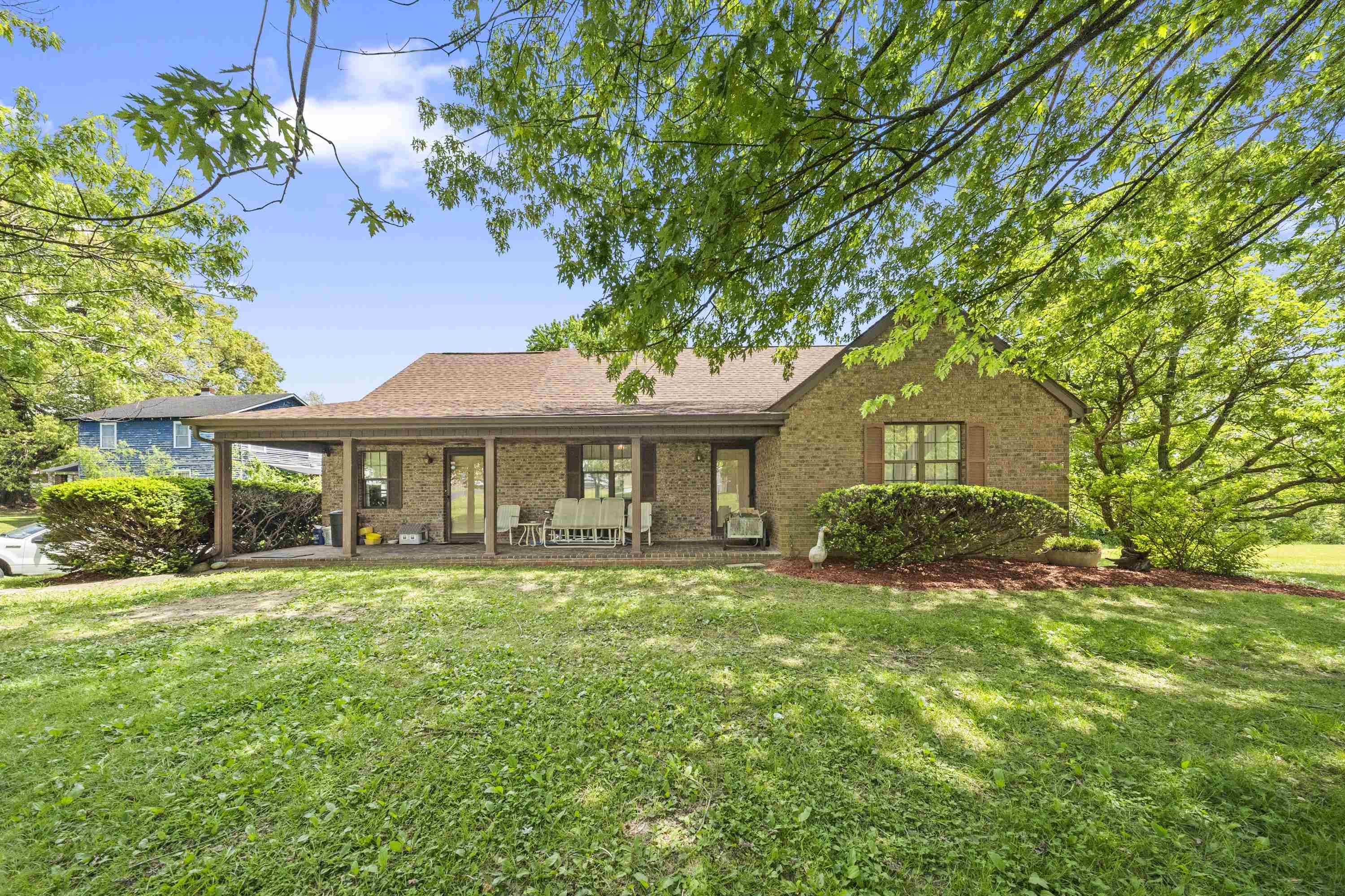 https://zimg.paragon.ice.com/ParagonImages/Property/PH/AABRKY/60697/1/0/0/d2746d07b0c0303fd56366756f043a28/0/de511bbb3dfe8ae5ac6ee1616919202c/60697-f4fef16f-a85c-486e-bdd1-2c55489214ff.JPG