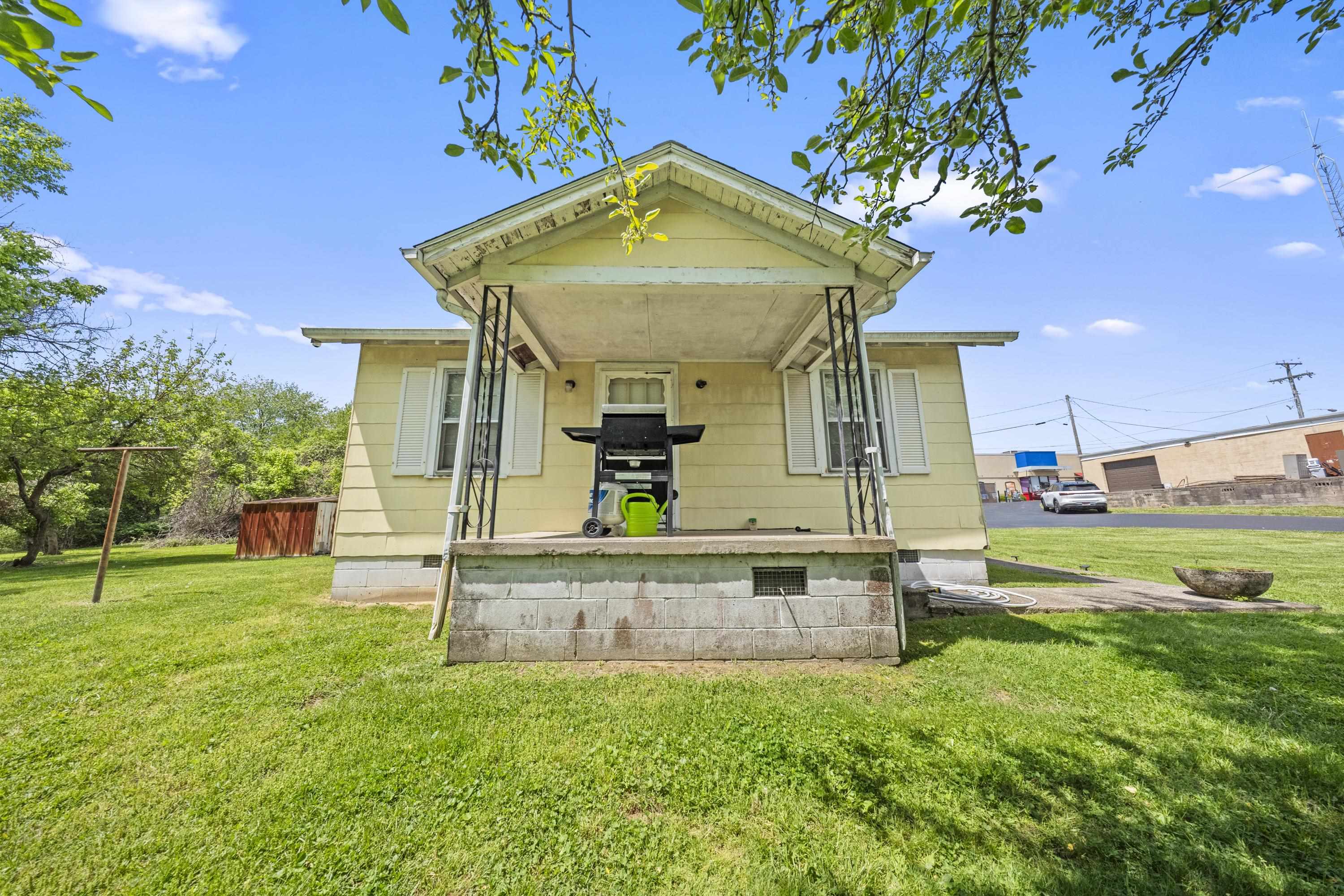https://zimg.paragon.ice.com/ParagonImages/Property/PH/AABRKY/60697/2/0/0/2a3adaf0bc339636086a0c52a478fc44/0/de511bbb3dfe8ae5ac6ee1616919202c/60697-96b8bdb6-3038-4a1b-9bc7-d9d41671dec8.JPG